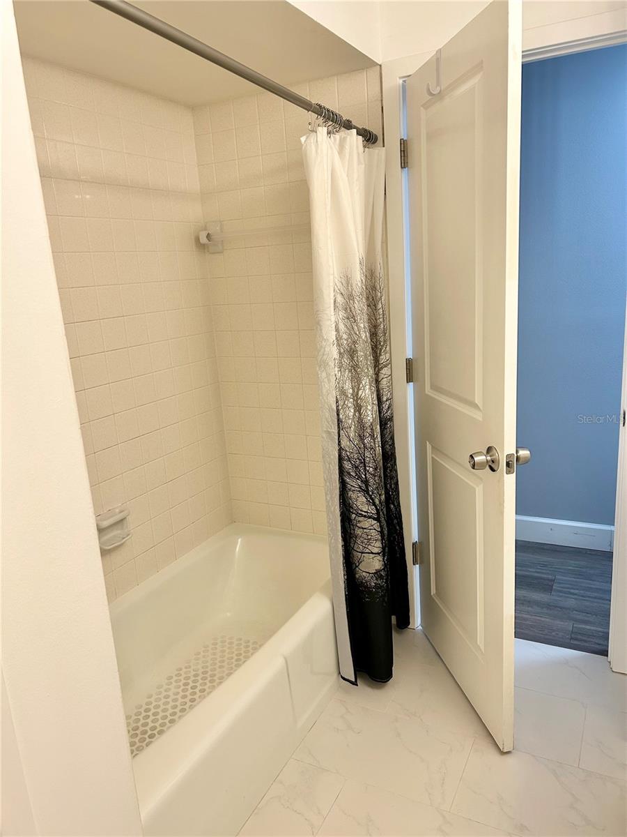 4633 BROOKSDALE DR — photo 28