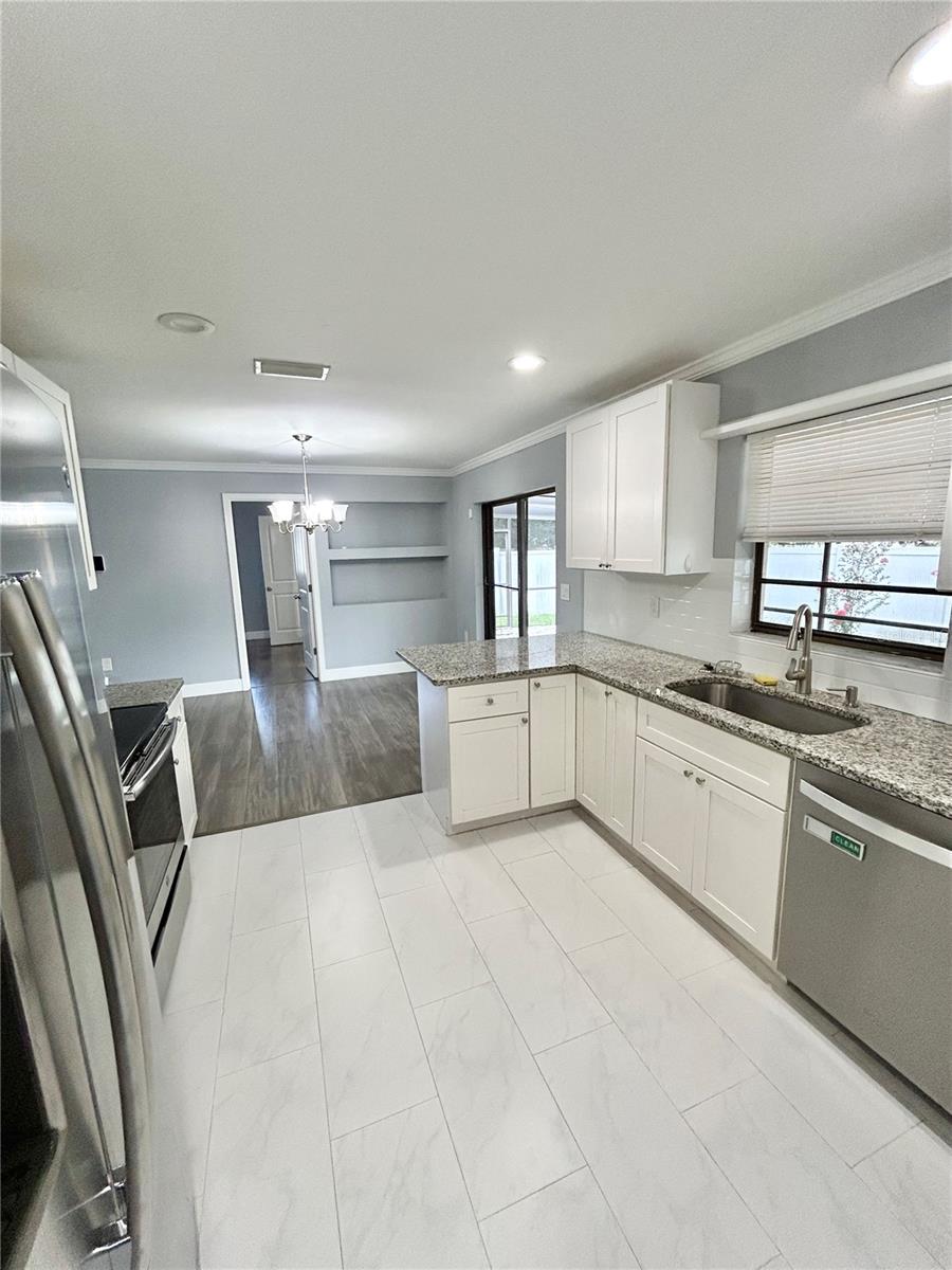 4633 BROOKSDALE DR — photo 16