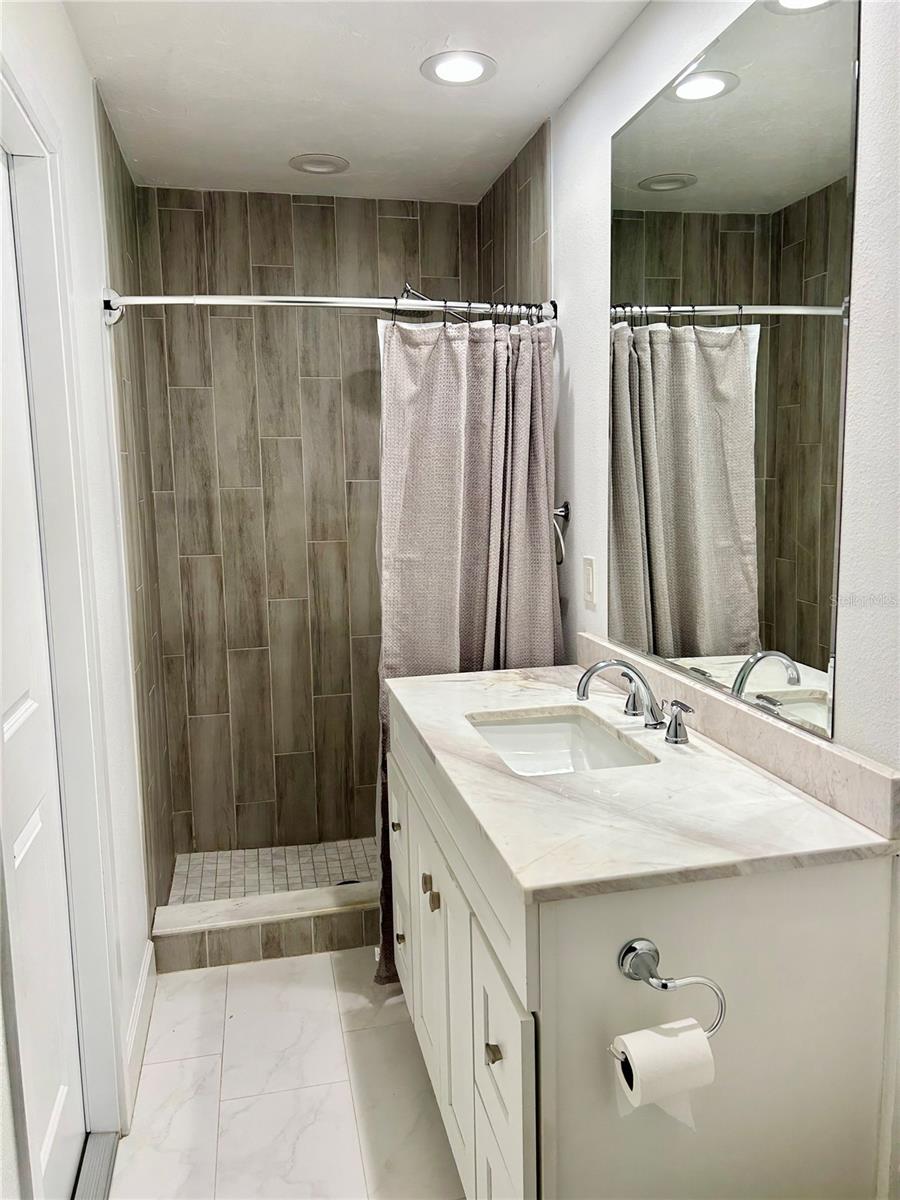 4633 BROOKSDALE DR — photo 23