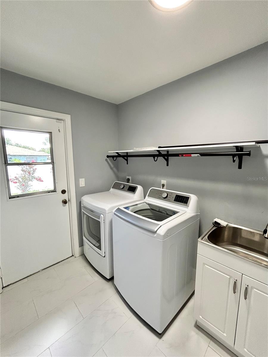 4633 BROOKSDALE DR — photo 18