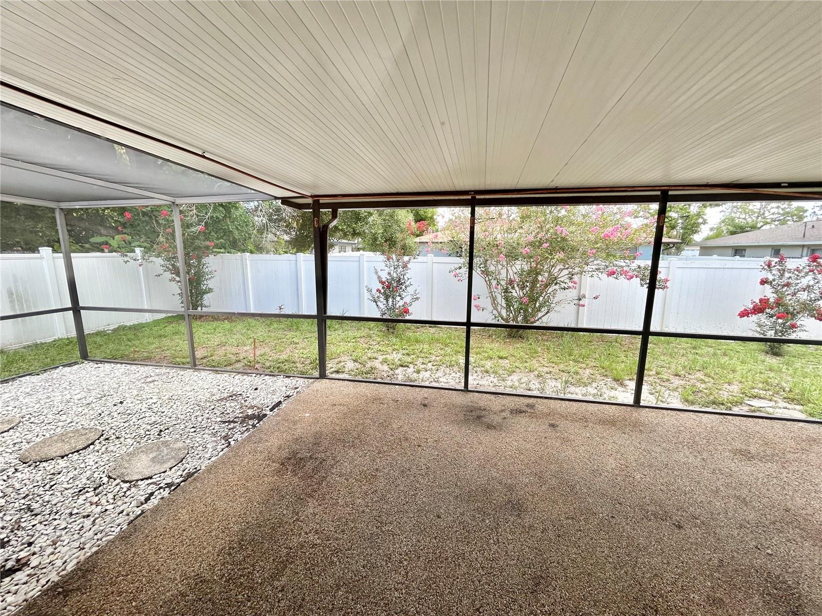 4633 BROOKSDALE DR — photo 35
