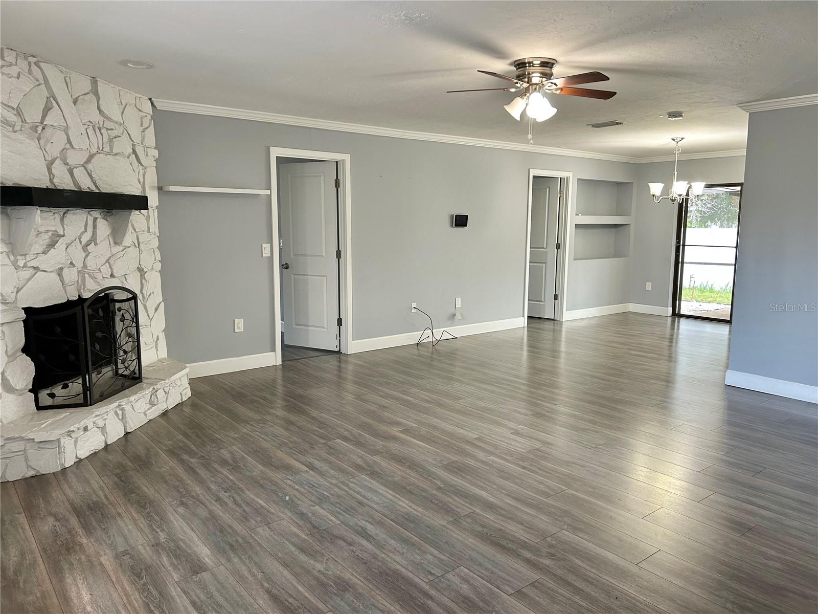 4633 BROOKSDALE DR — photo 5