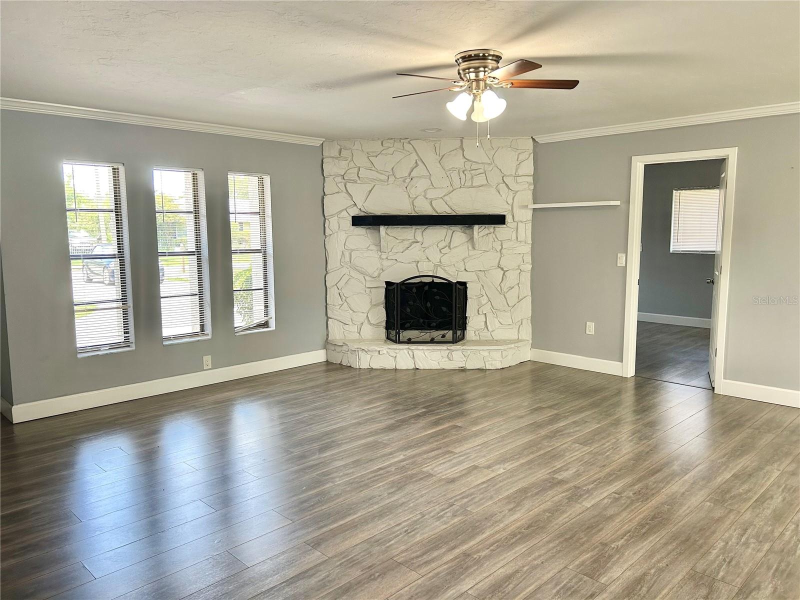 4633 BROOKSDALE DR — photo 6