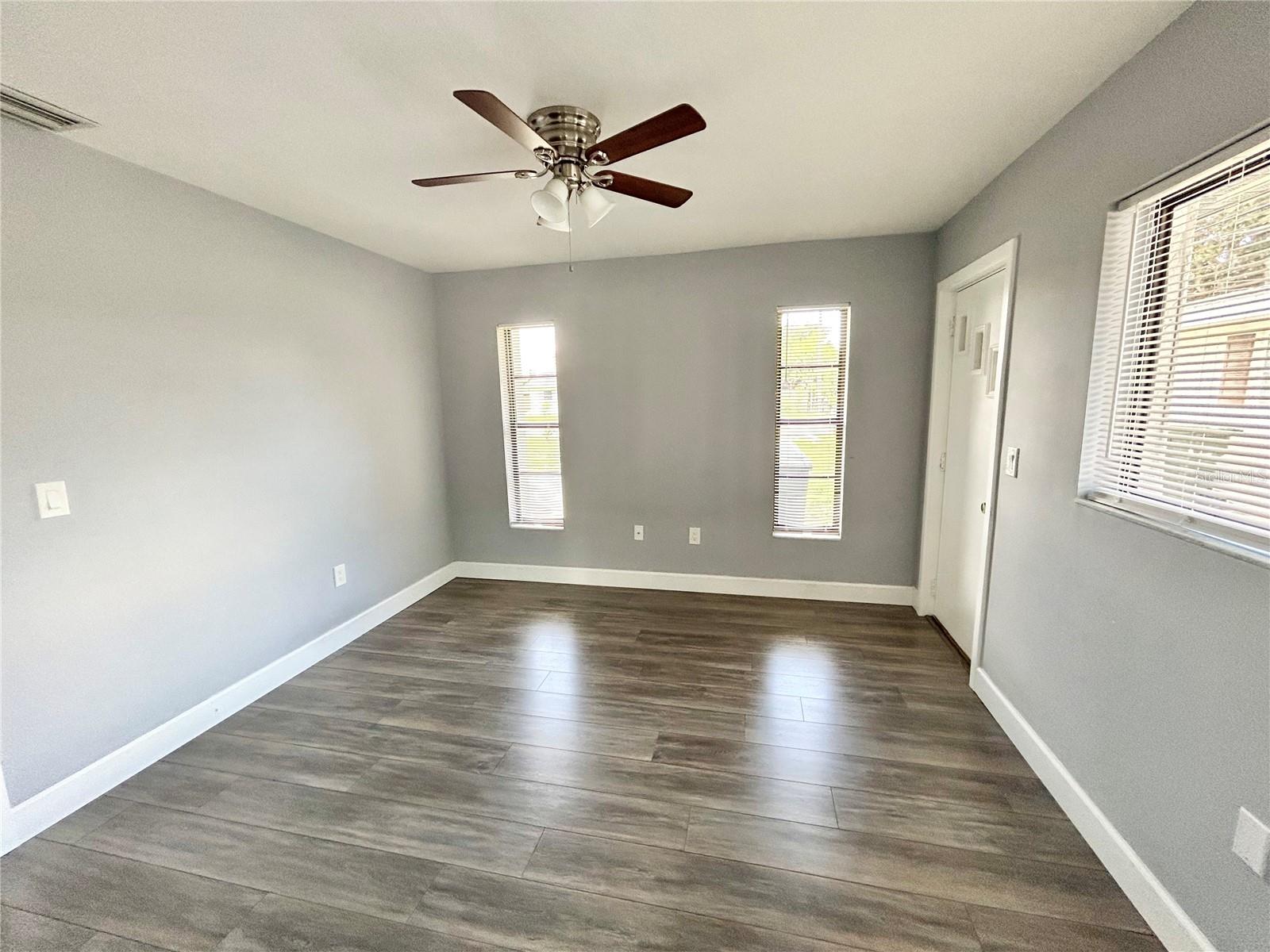 4633 BROOKSDALE DR — photo 30