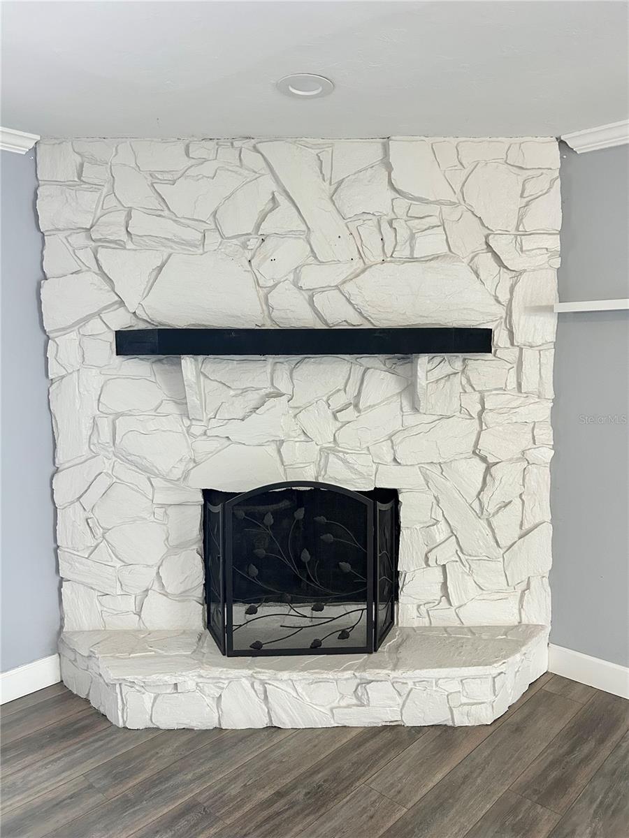 4633 BROOKSDALE DR — photo 10