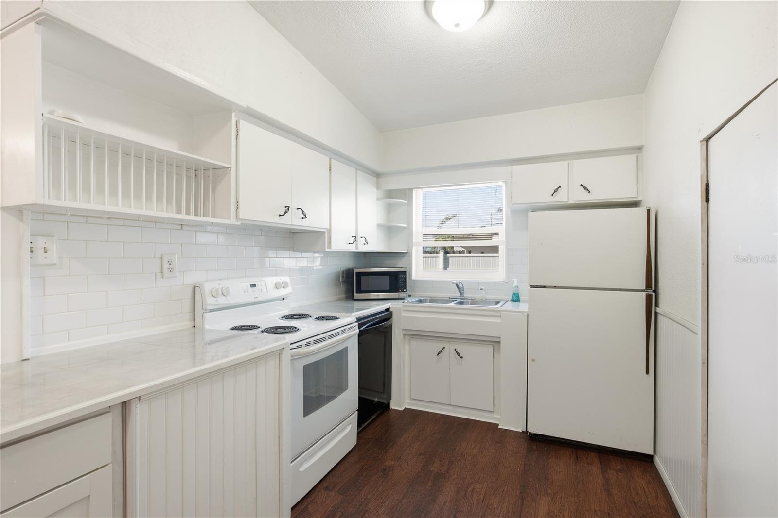 536 PATRICIA AVE — photo 33