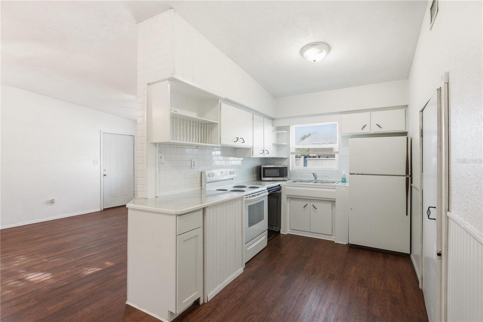 536 PATRICIA AVE — photo 32
