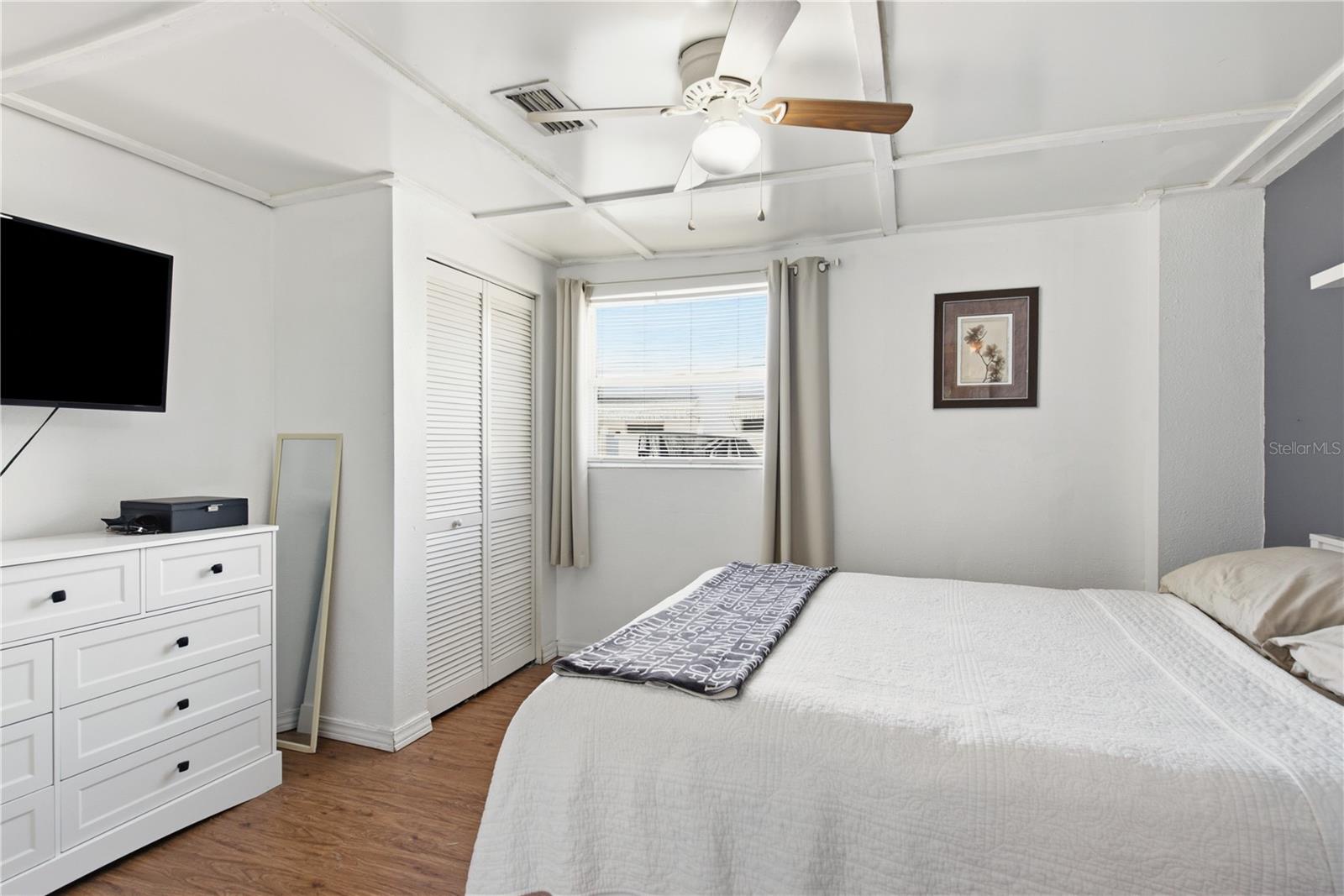 536 PATRICIA AVE — photo 15