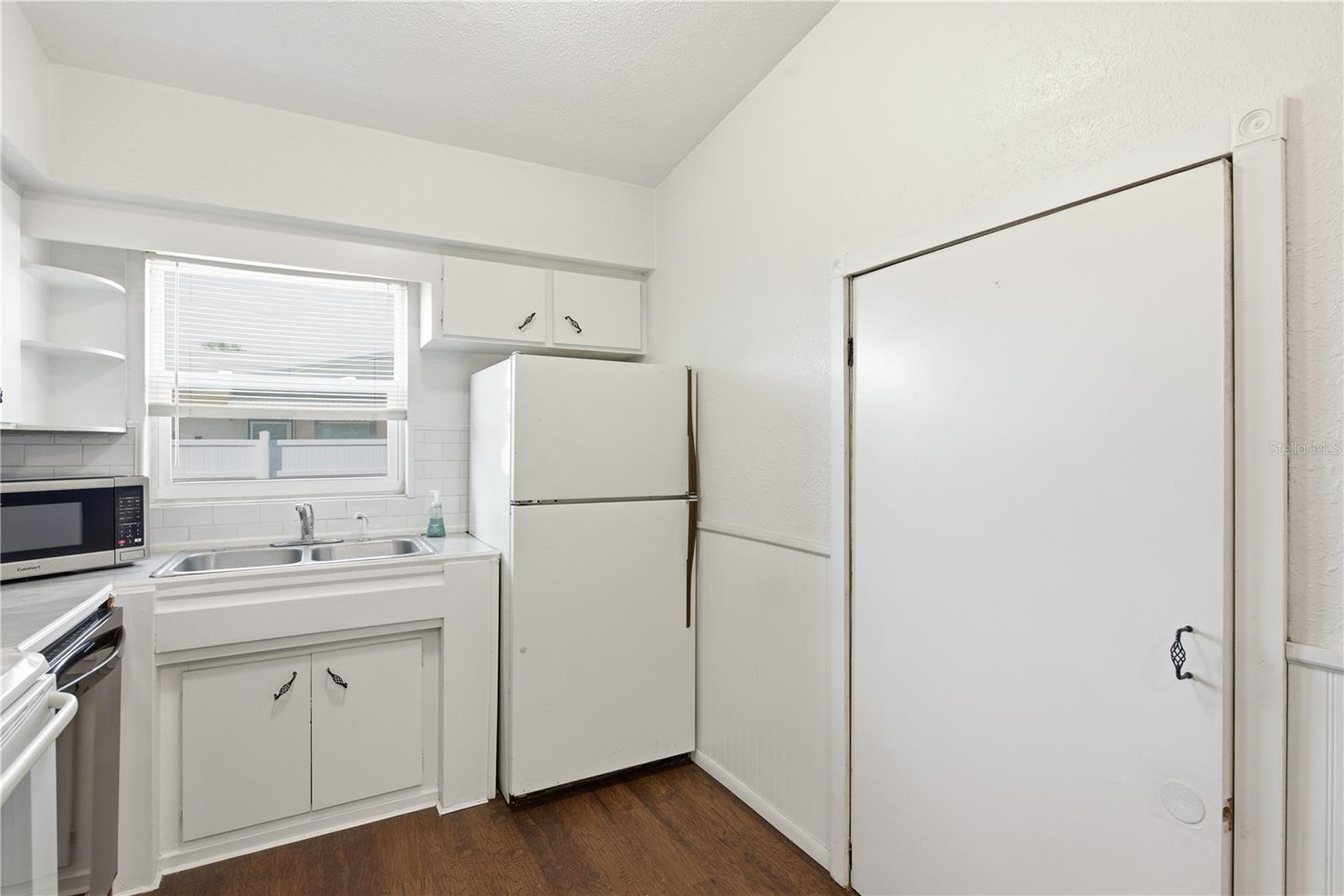 536 PATRICIA AVE — photo 35