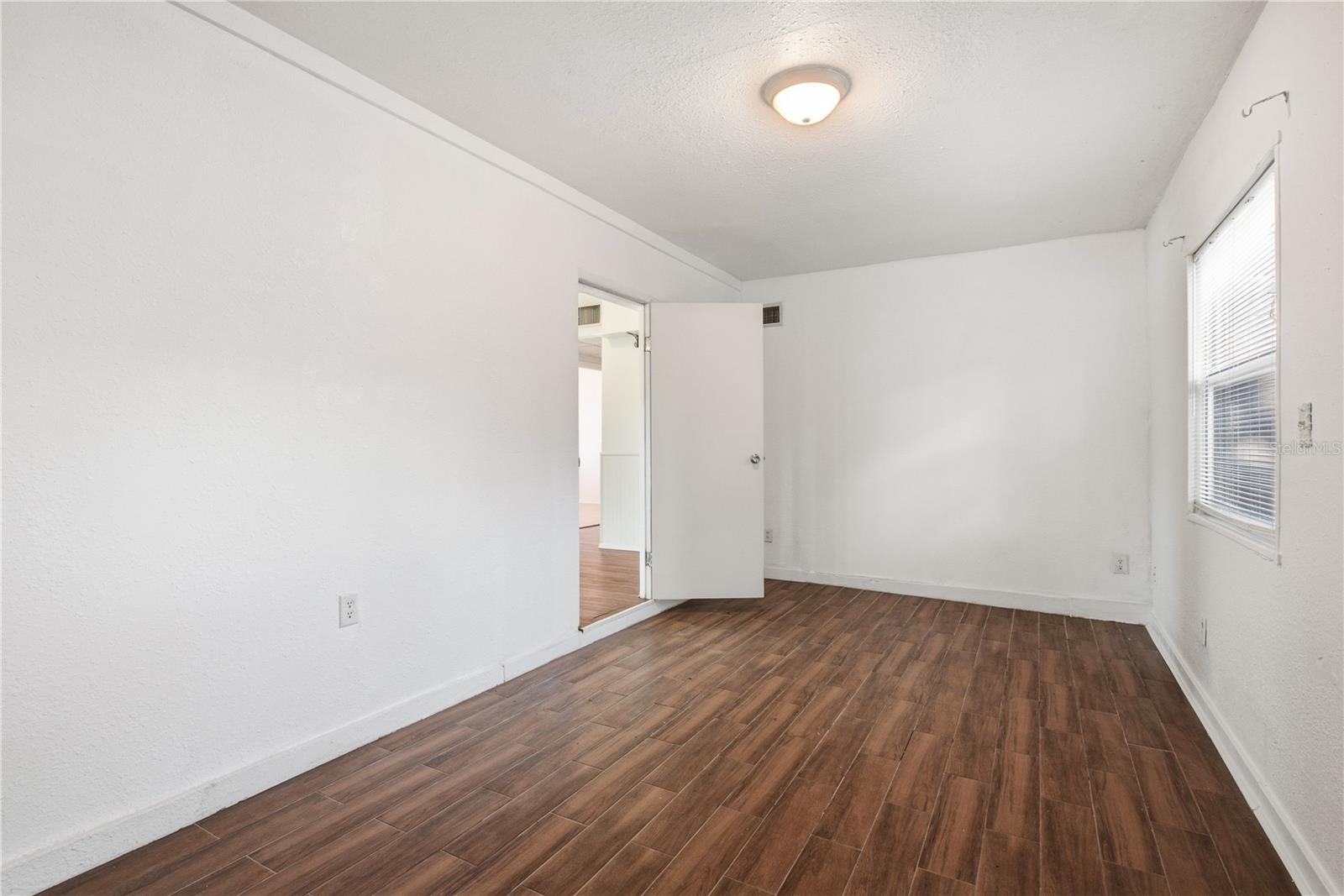 536 PATRICIA AVE — photo 37