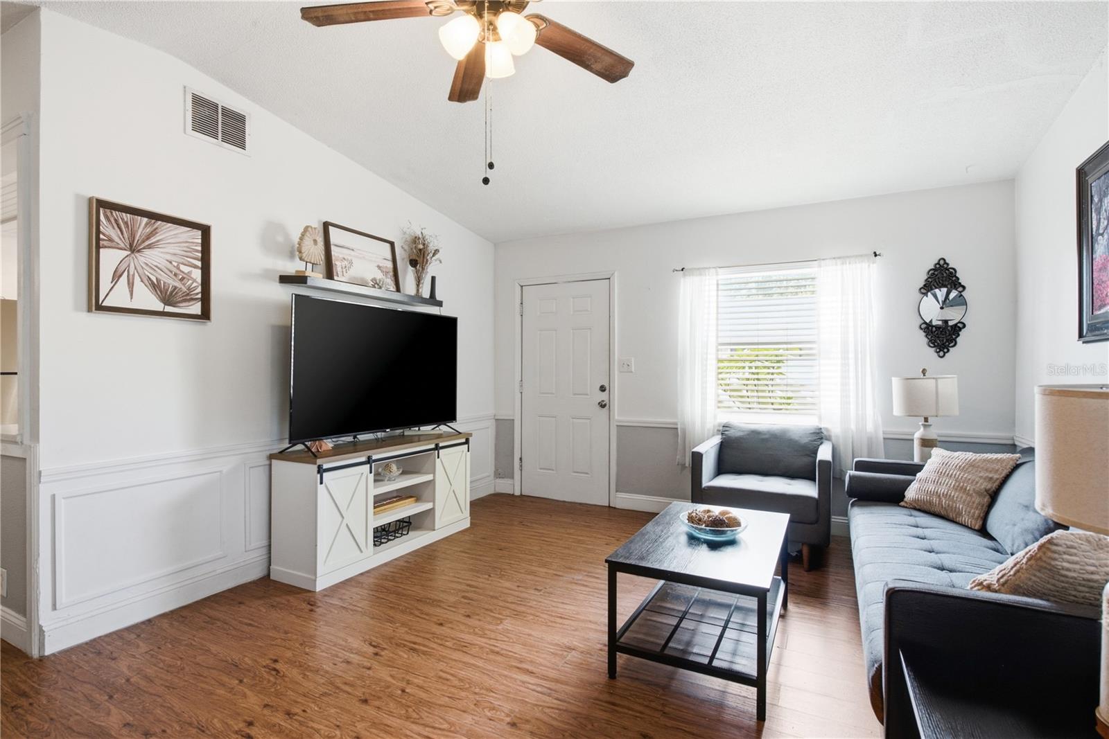 536 PATRICIA AVE — photo 8