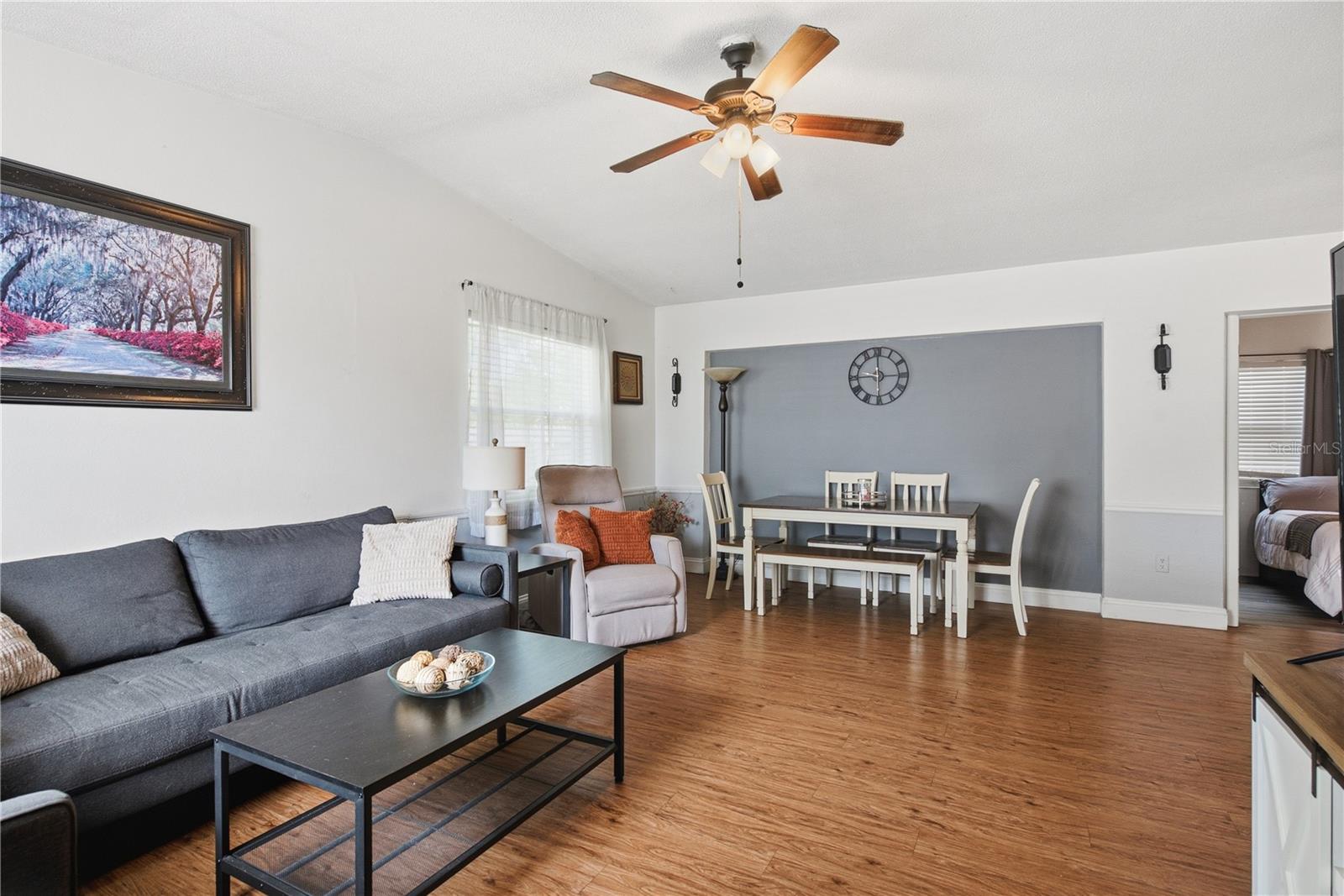 536 PATRICIA AVE — photo 9