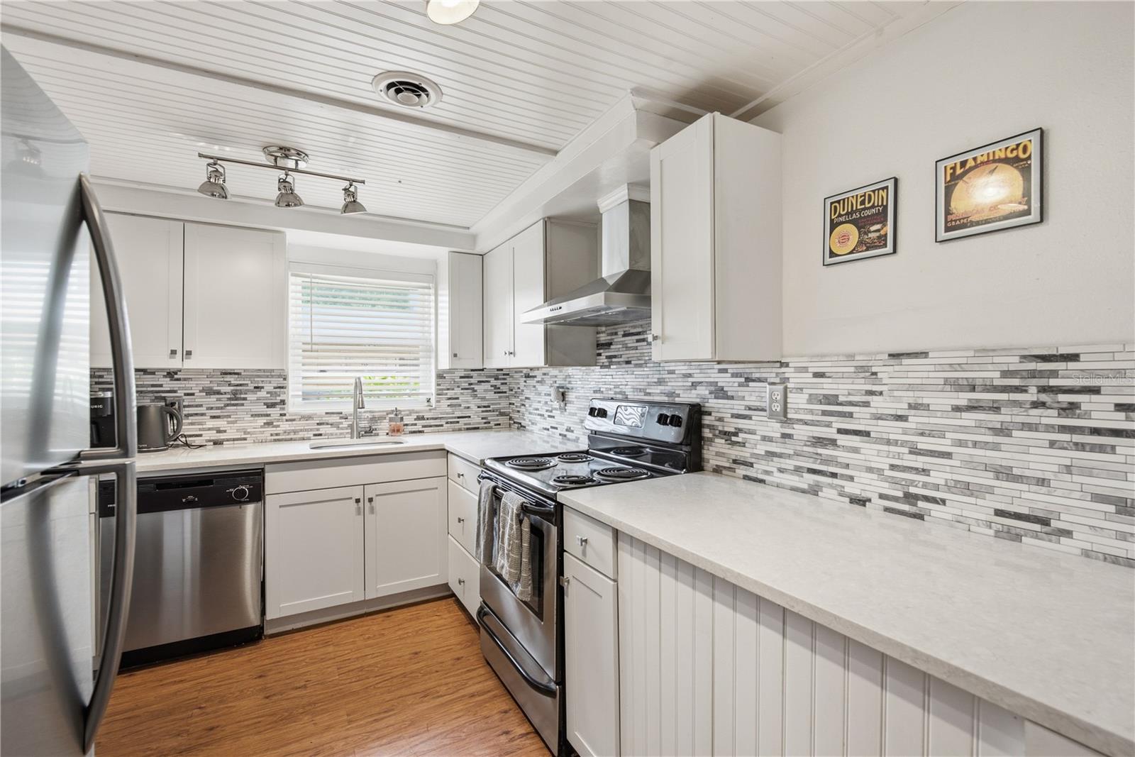 536 PATRICIA AVE — photo 13