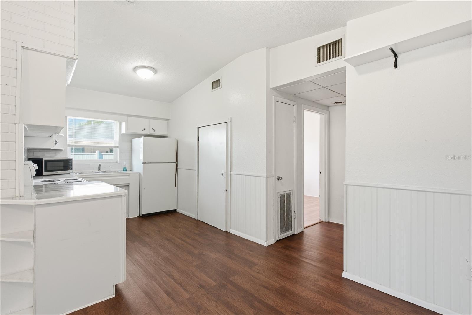 536 PATRICIA AVE — photo 34