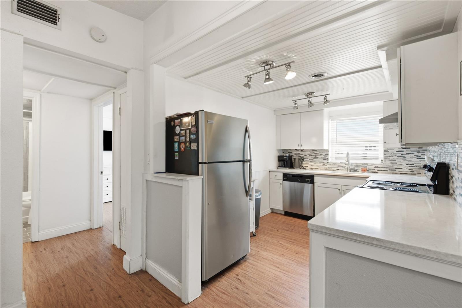 536 PATRICIA AVE — photo 12