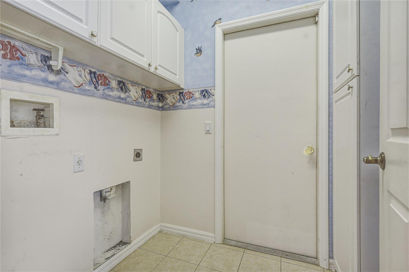 6305 ROCK CREEK CIR — photo 31