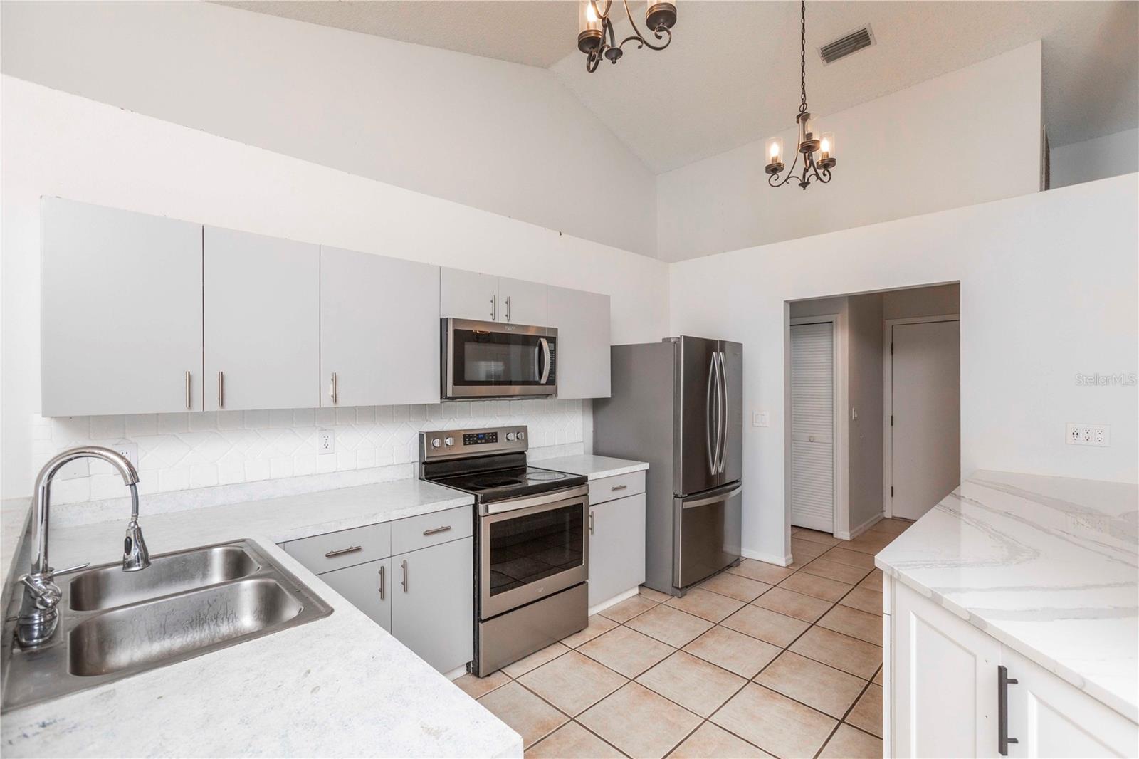 7201 FORESTEDGE CT — photo 6