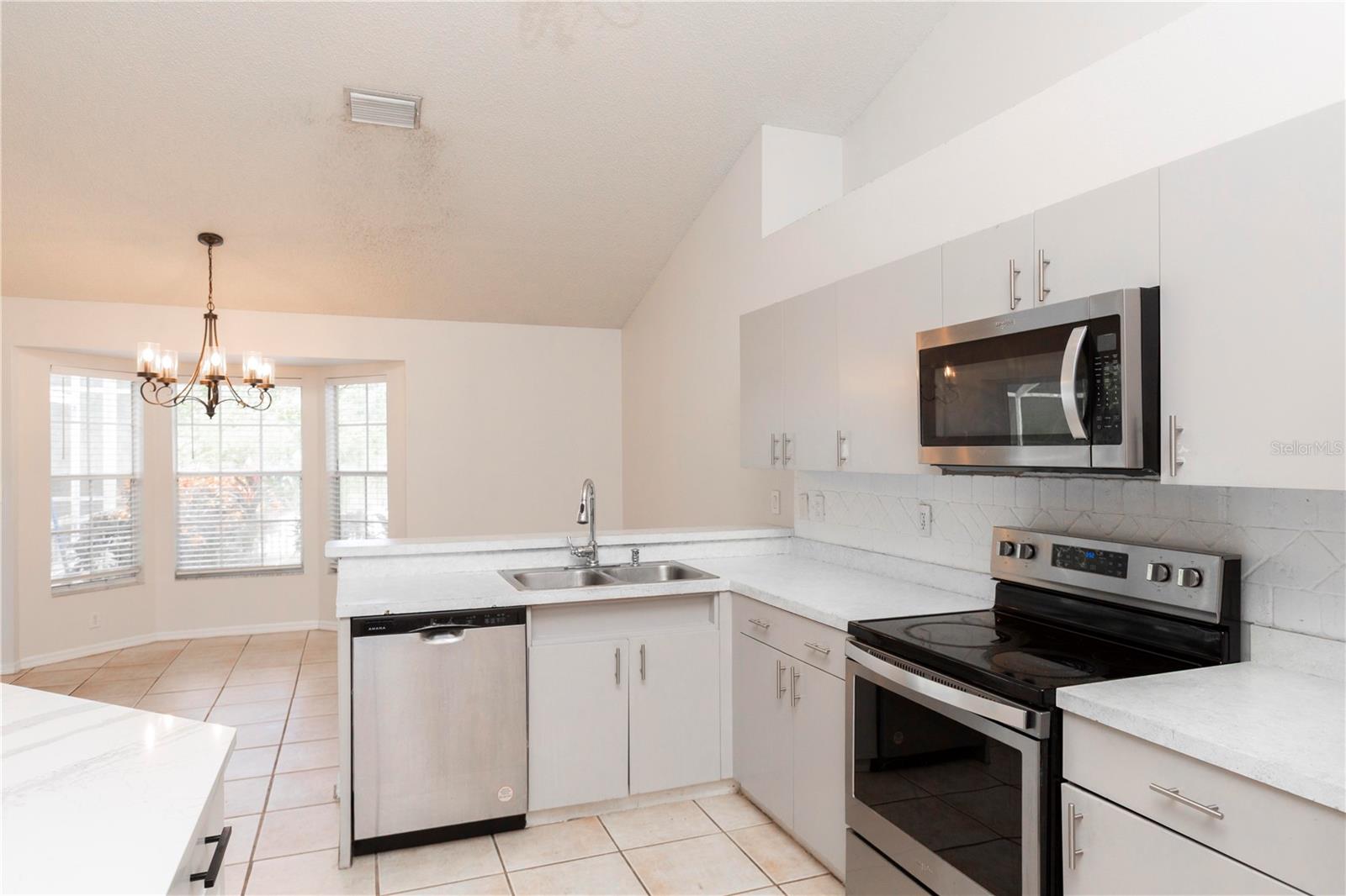 7201 FORESTEDGE CT — photo 13