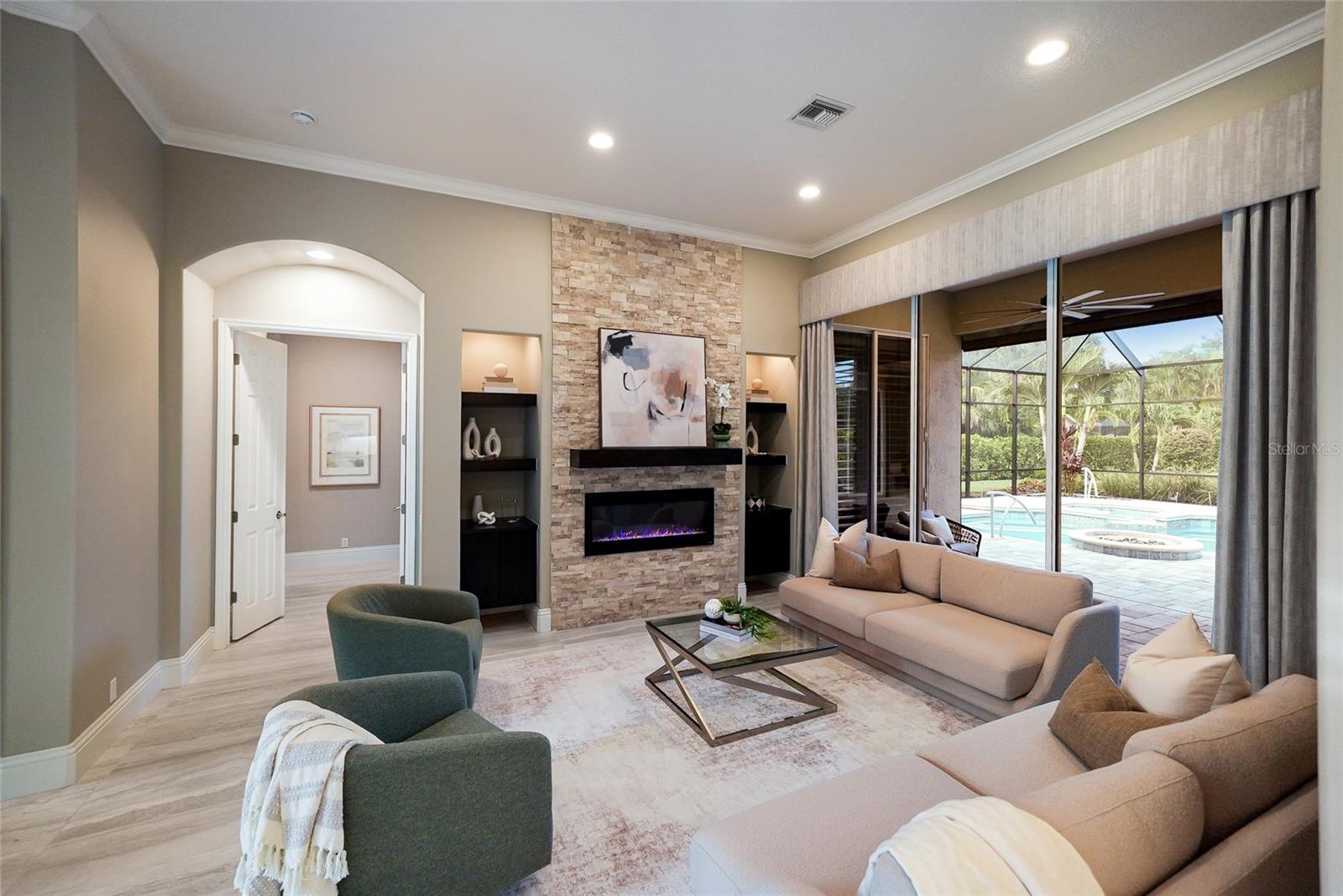 8122 LONE TREE GLN — photo 2