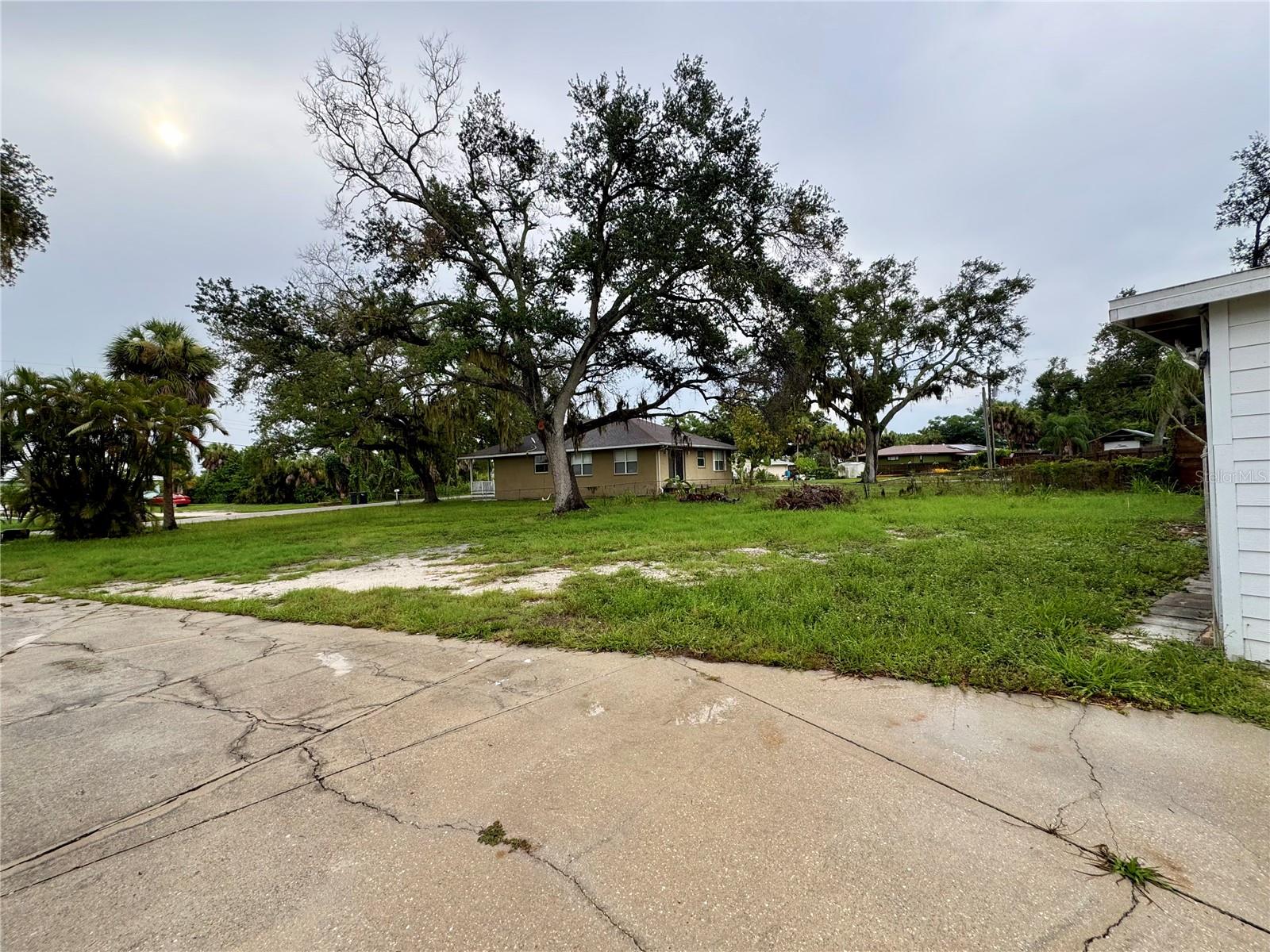 812 TROPICAL DR — photo 6