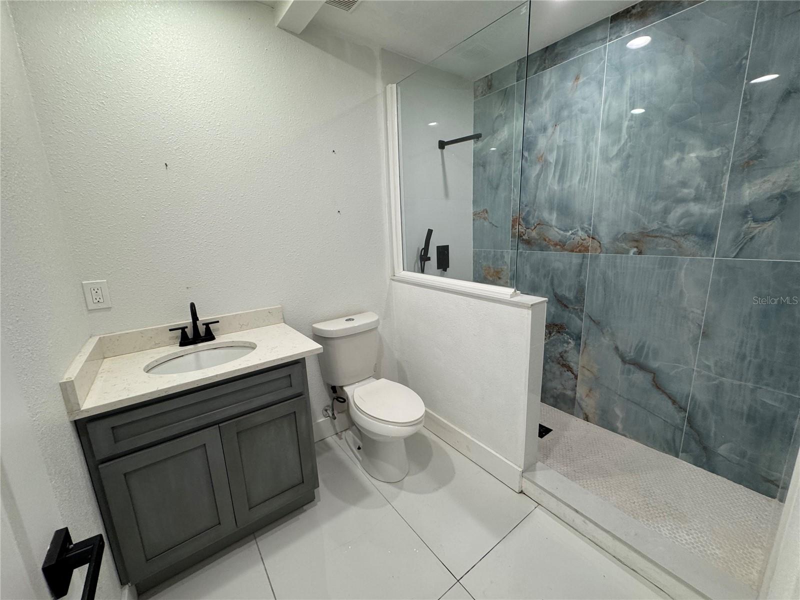 812 TROPICAL DR — photo 24