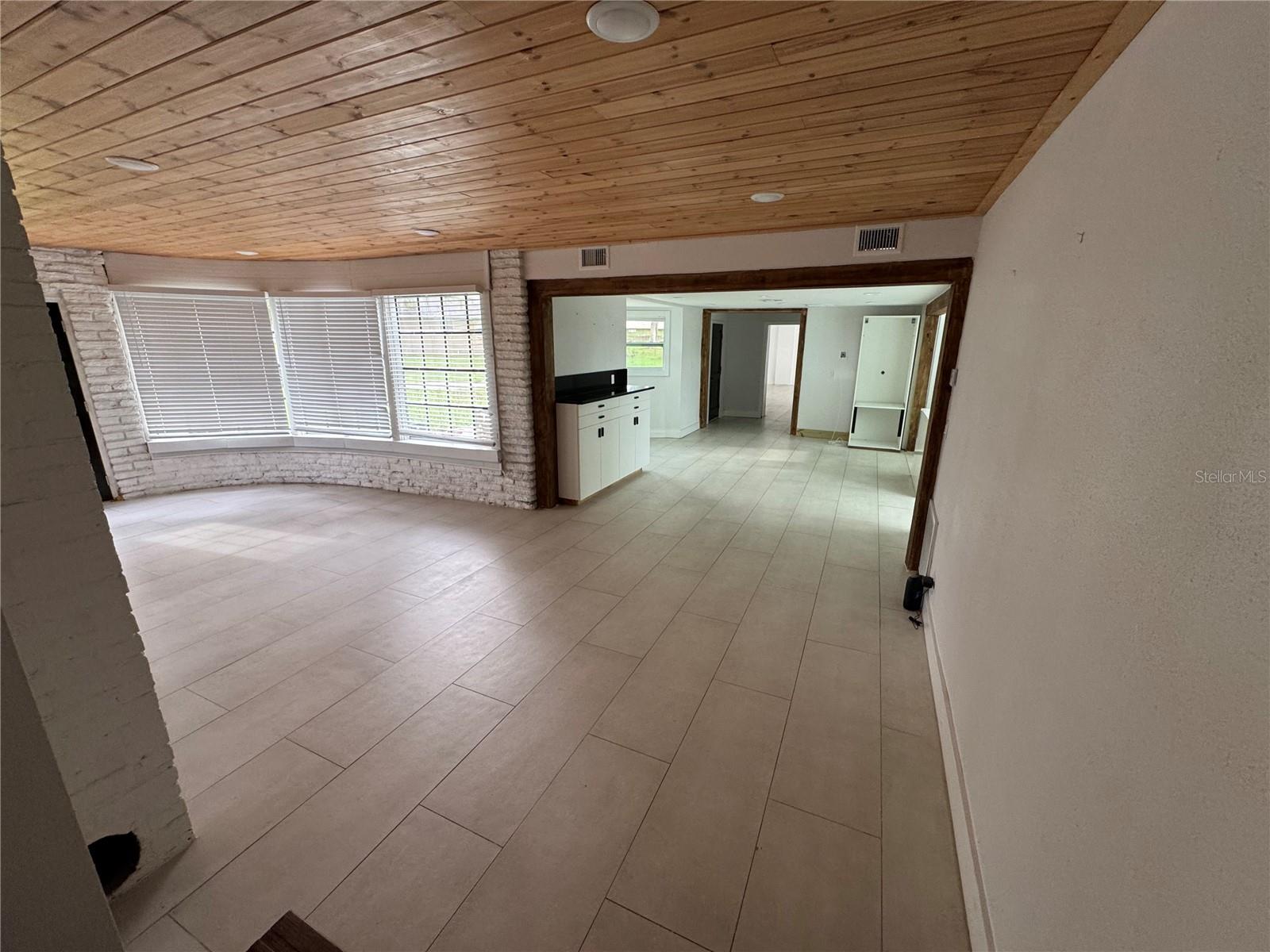 812 TROPICAL DR — photo 15