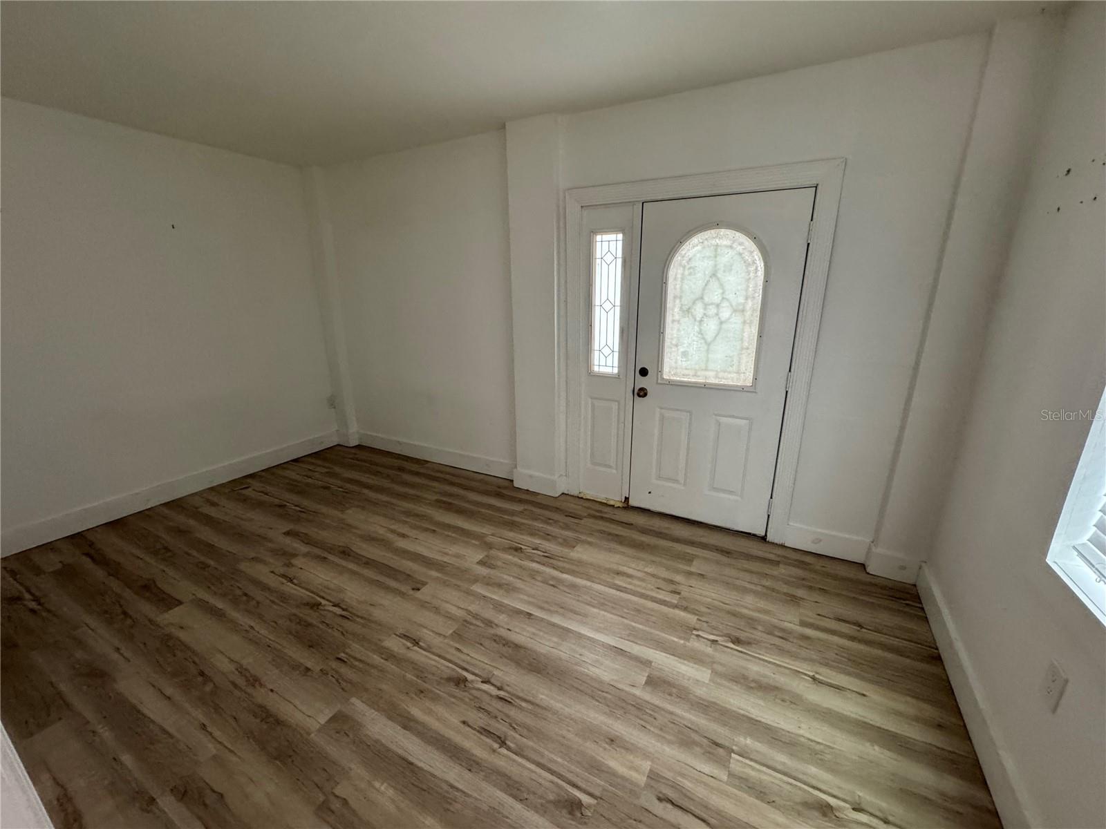 812 TROPICAL DR — photo 17