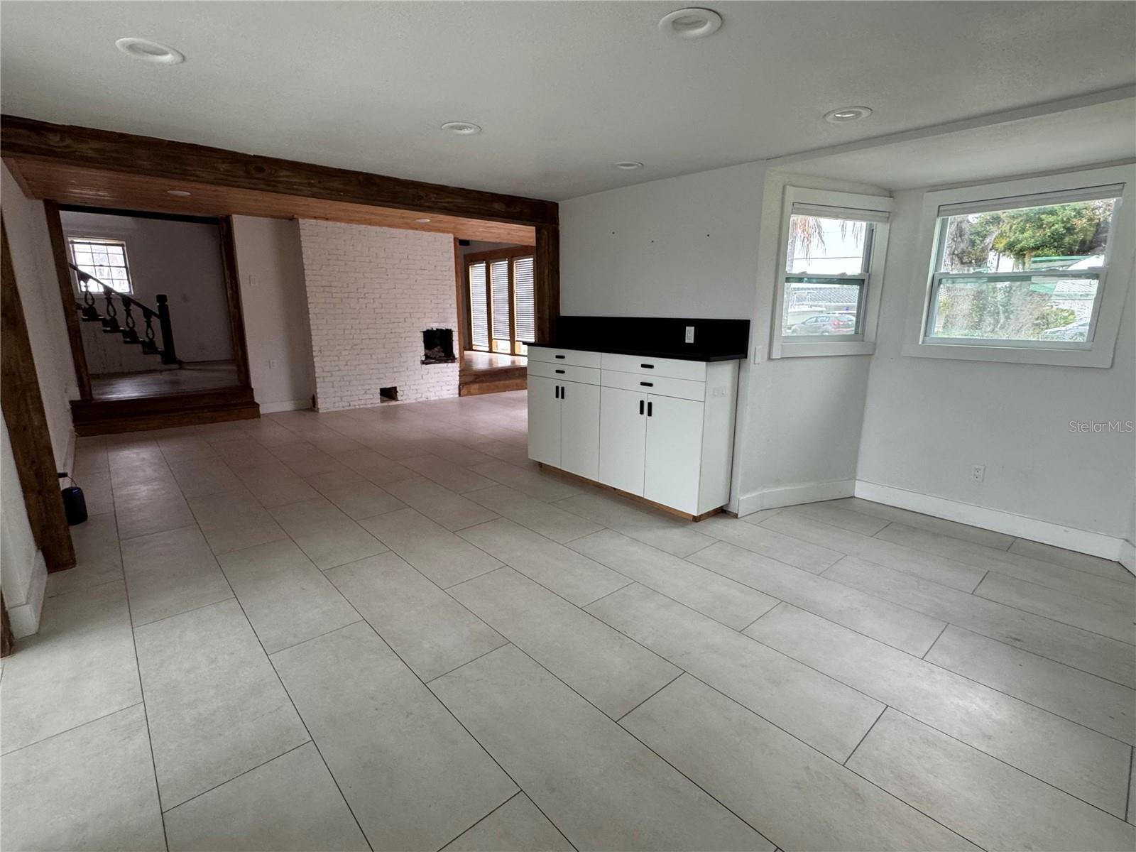 812 TROPICAL DR — photo 9