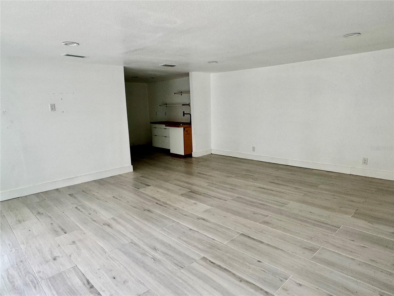 812 TROPICAL DR — photo 12