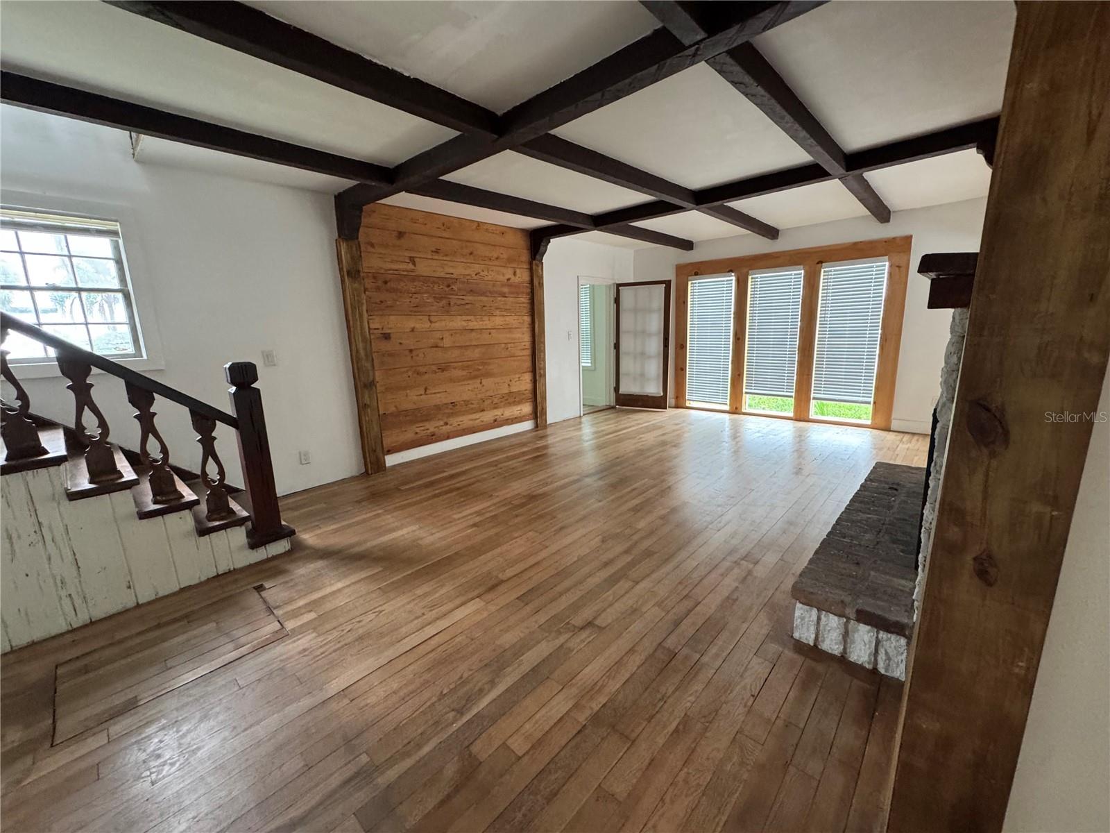 812 TROPICAL DR — photo 16