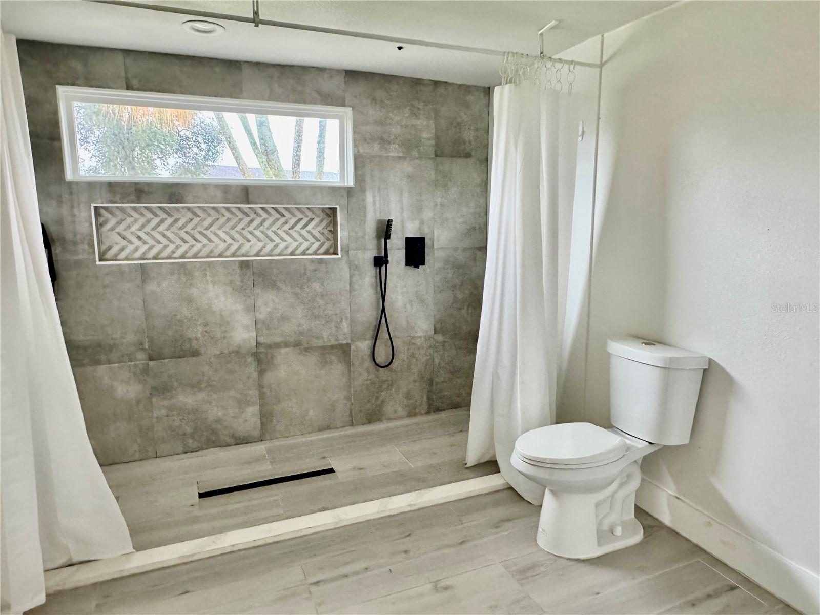 812 TROPICAL DR — photo 11