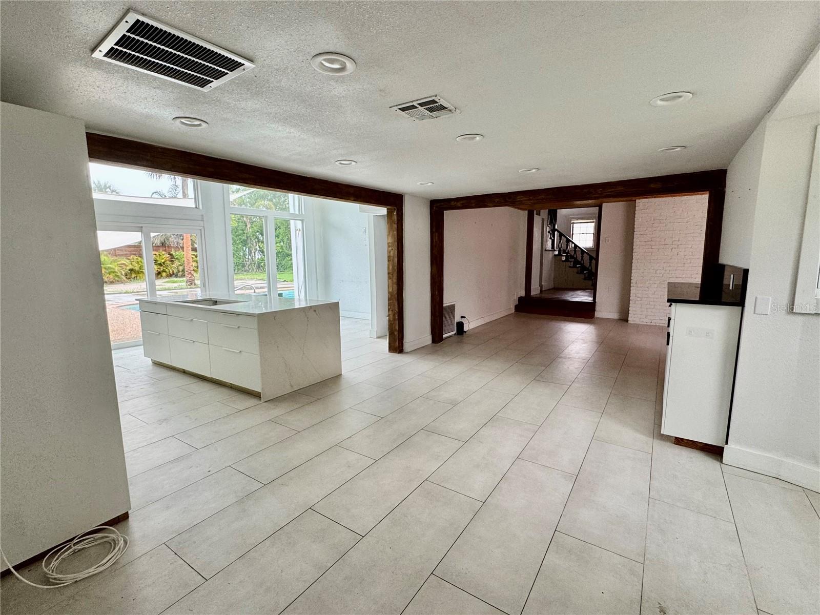 812 TROPICAL DR — photo 10