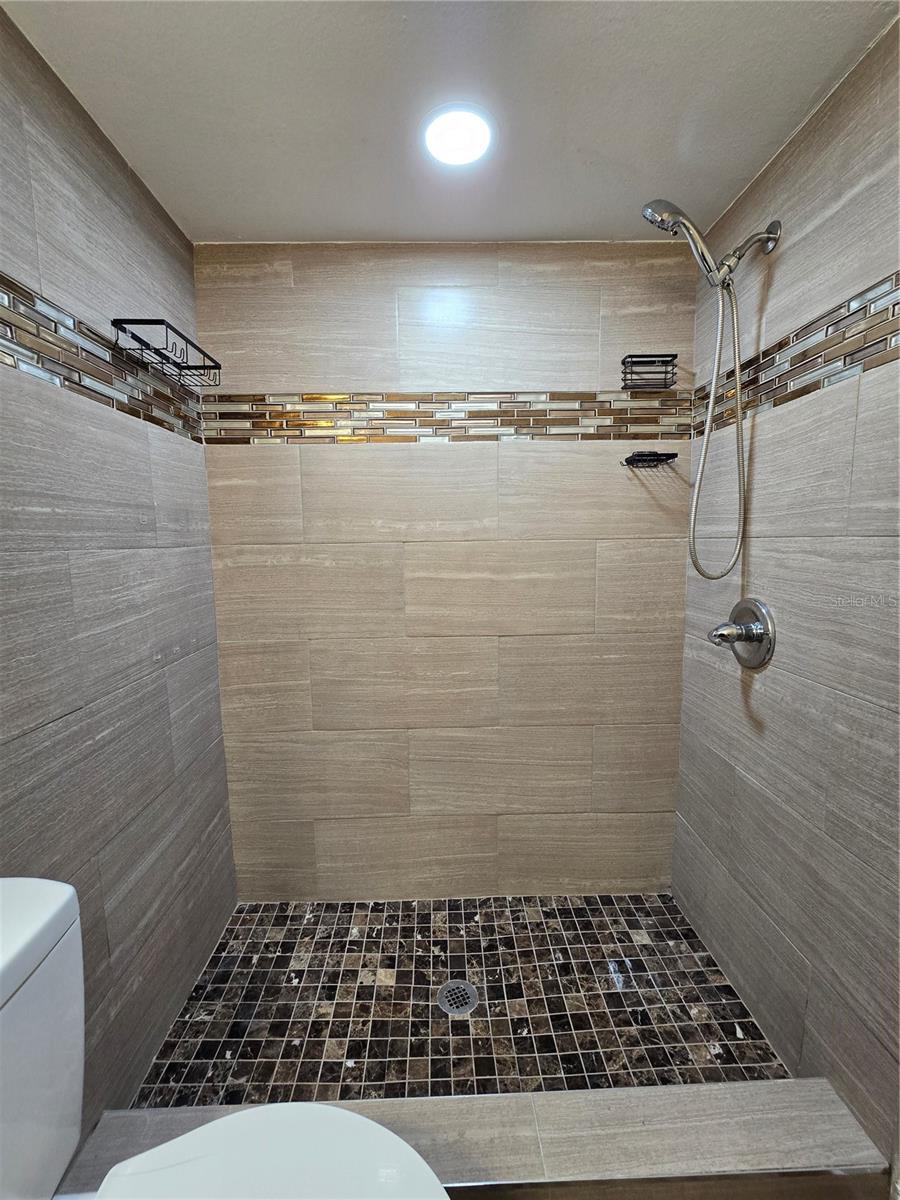 447 6TH  NE AVE — photo 10