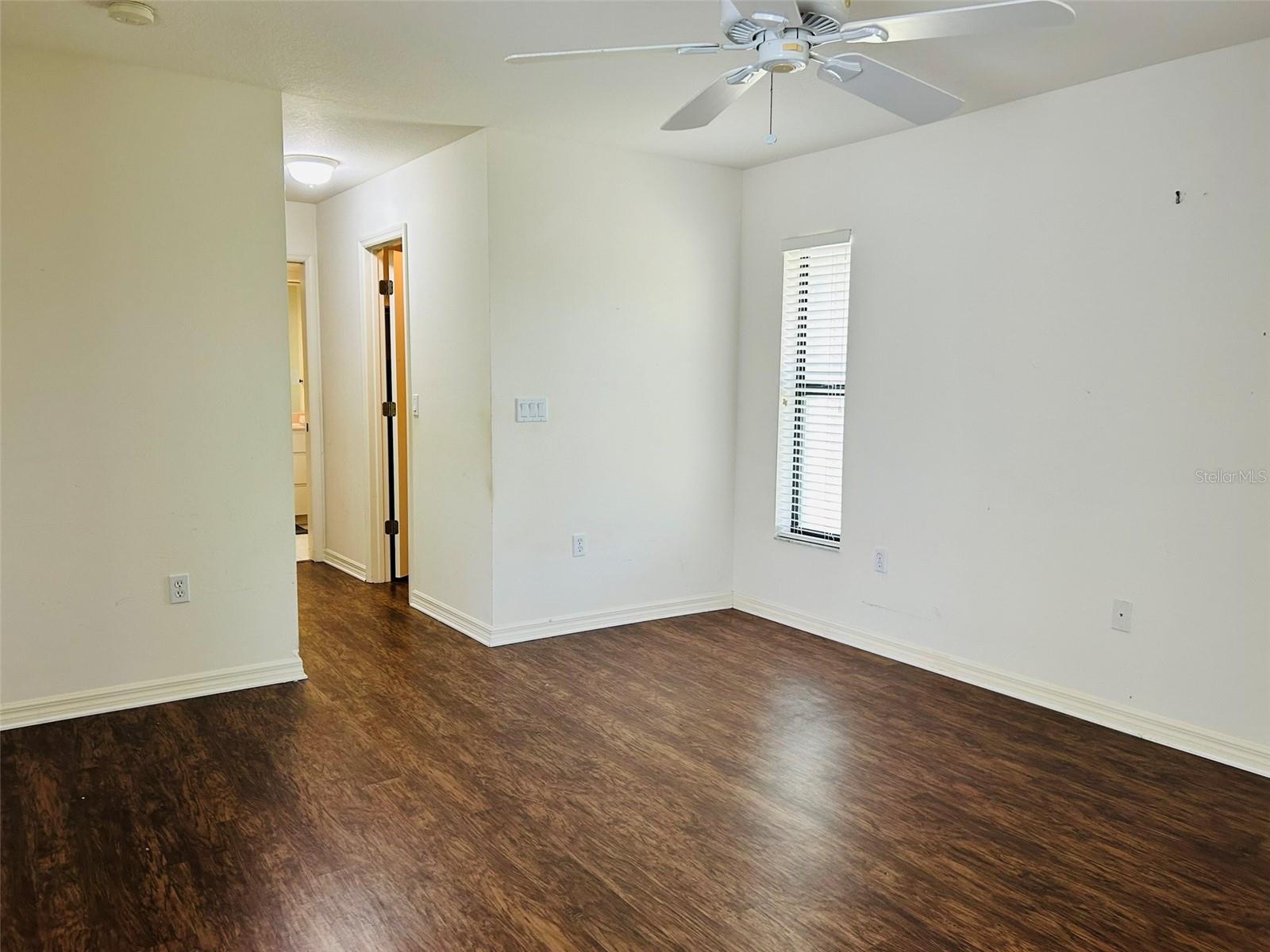 304 PINE GLEN CT — photo 3