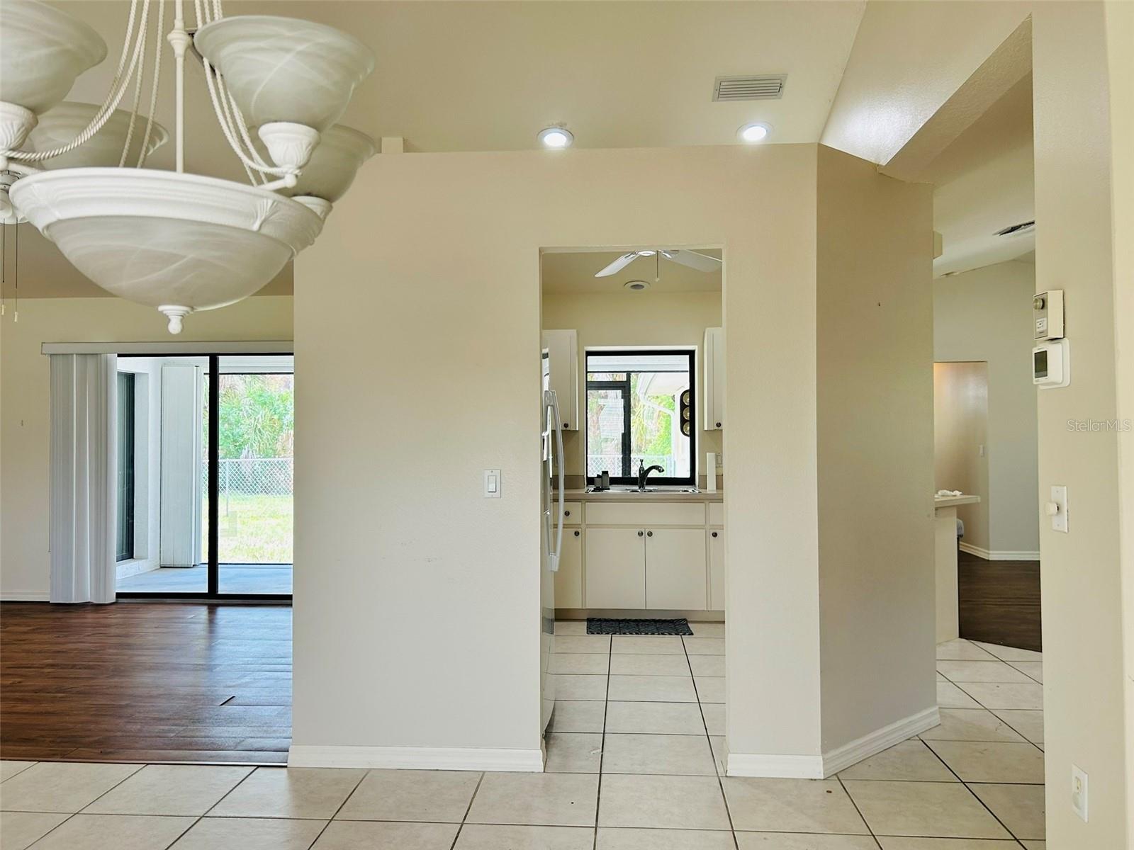 304 PINE GLEN CT — photo 12