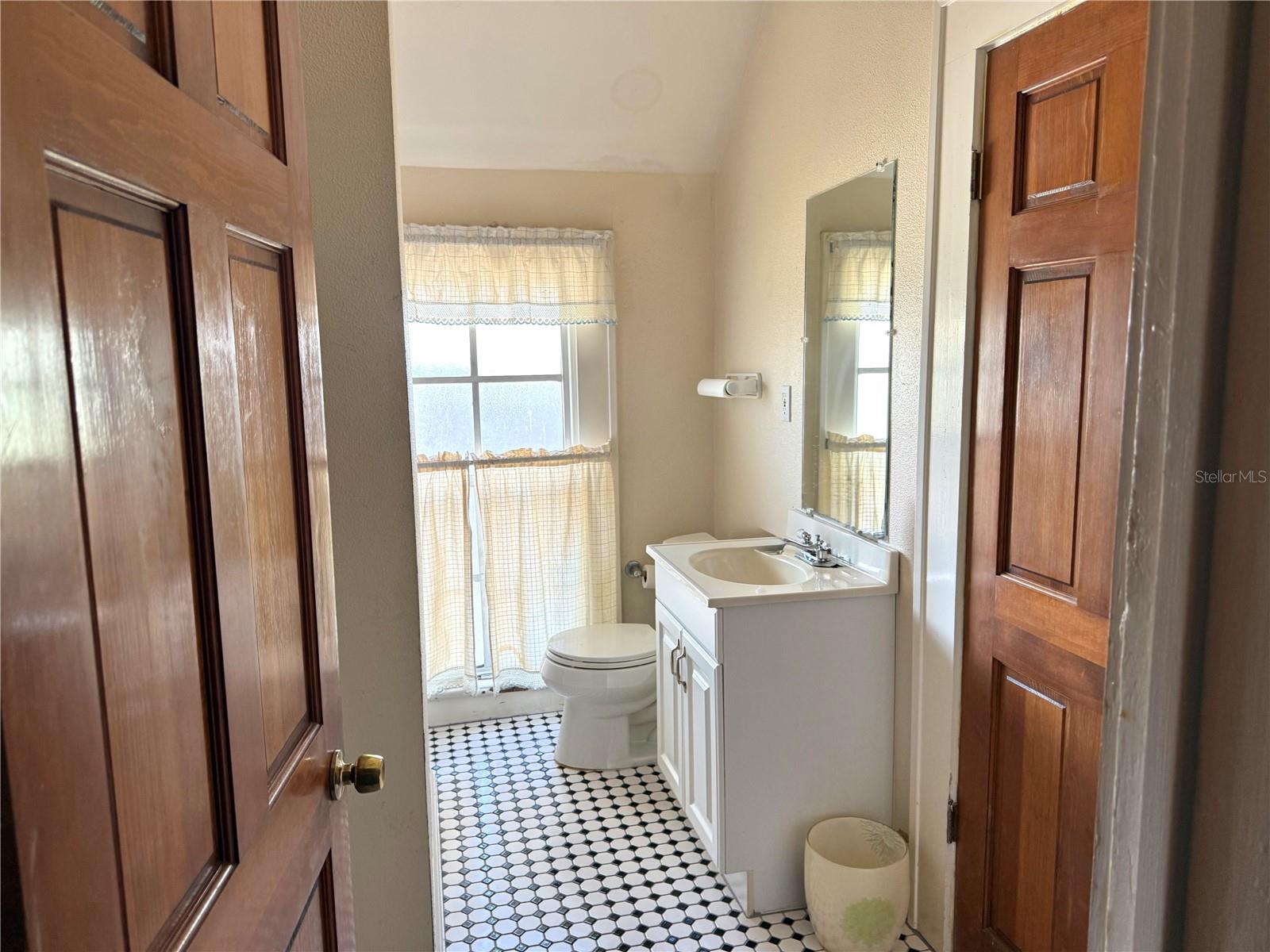 311 S BREVARD AVE — photo 23