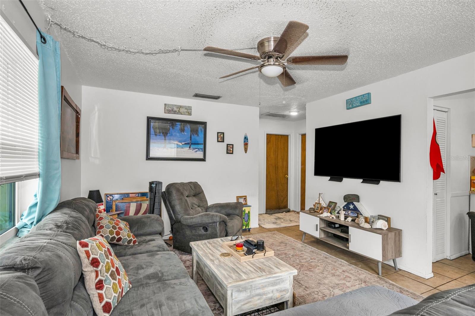 906/908 LAKE PALMS DR — photo 3
