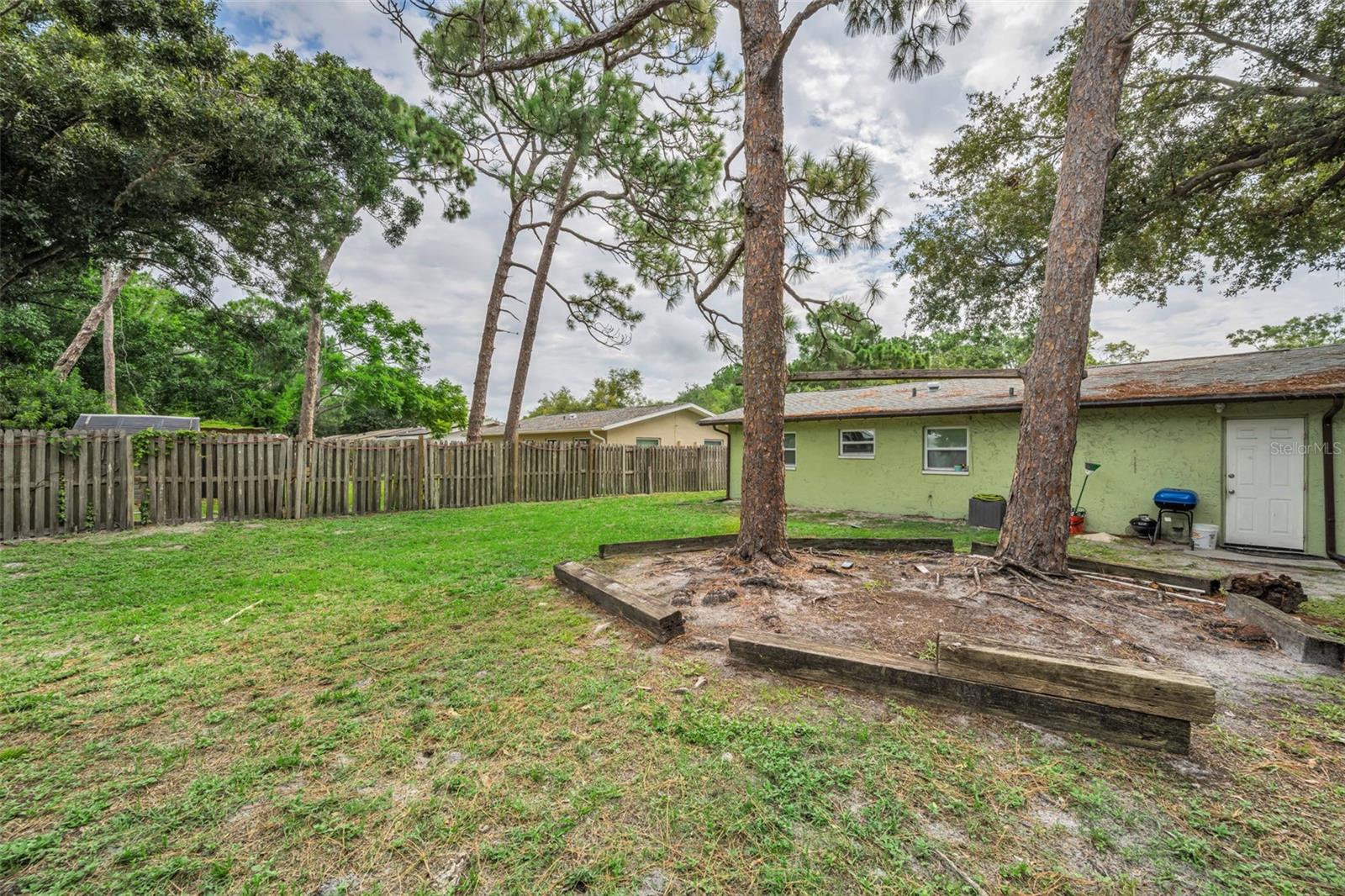 906/908 LAKE PALMS DR — photo 32
