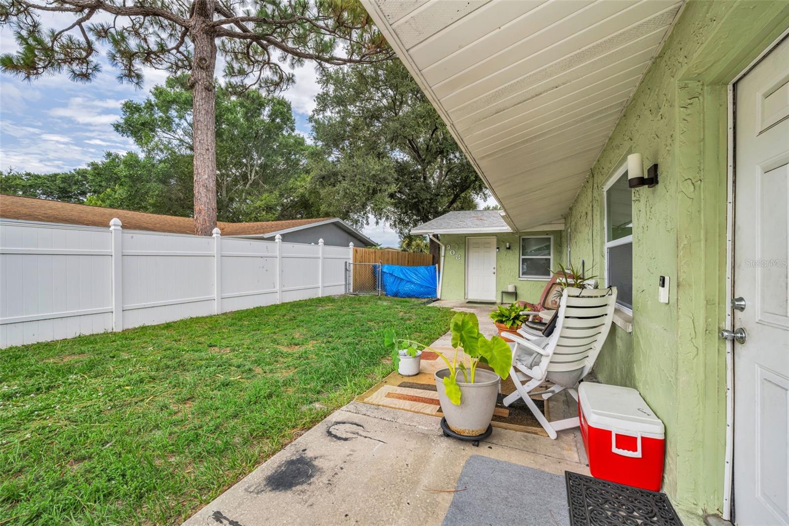 906/908 LAKE PALMS DR — photo 16
