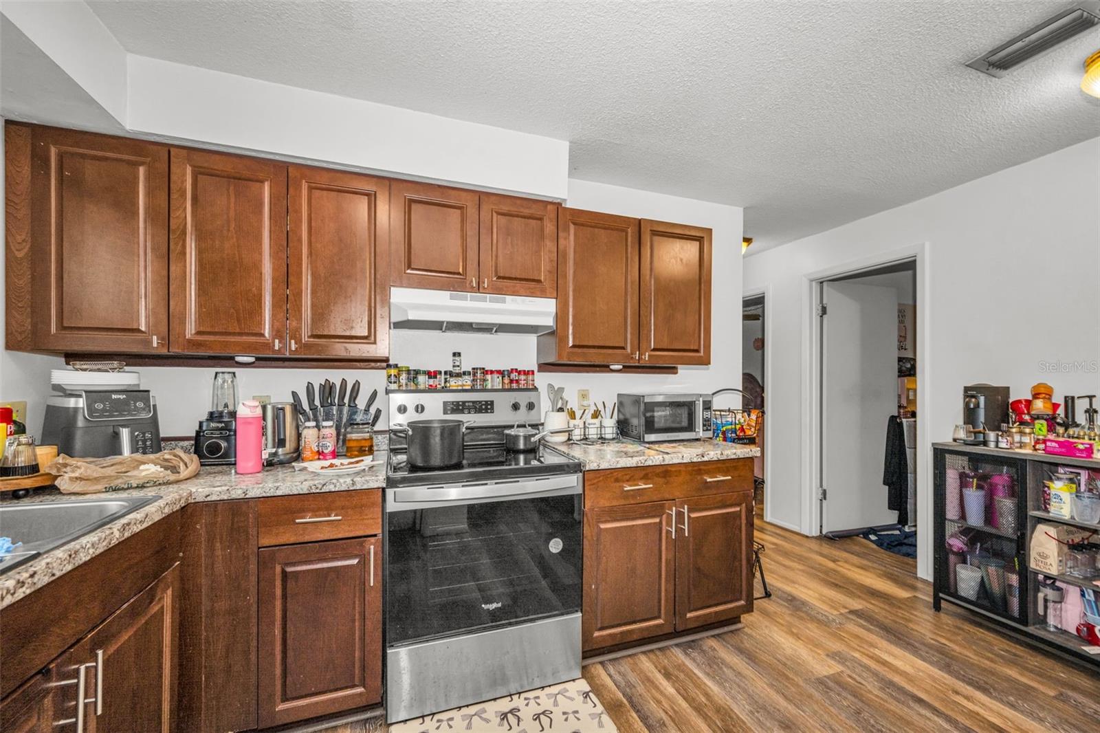 906/908 LAKE PALMS DR — photo 25