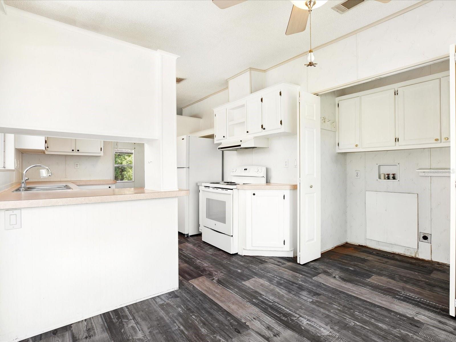 7606 DETROIT AVE — photo 5