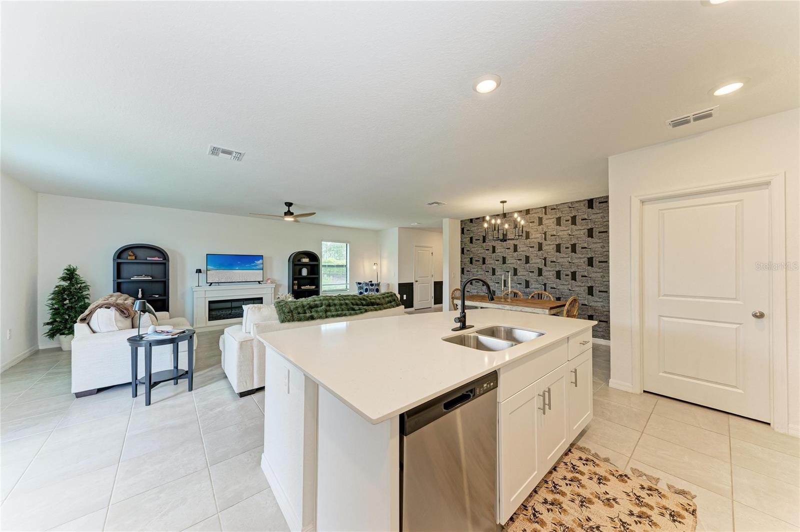 9175 TEQUILA SUNRISE DR — photo 12