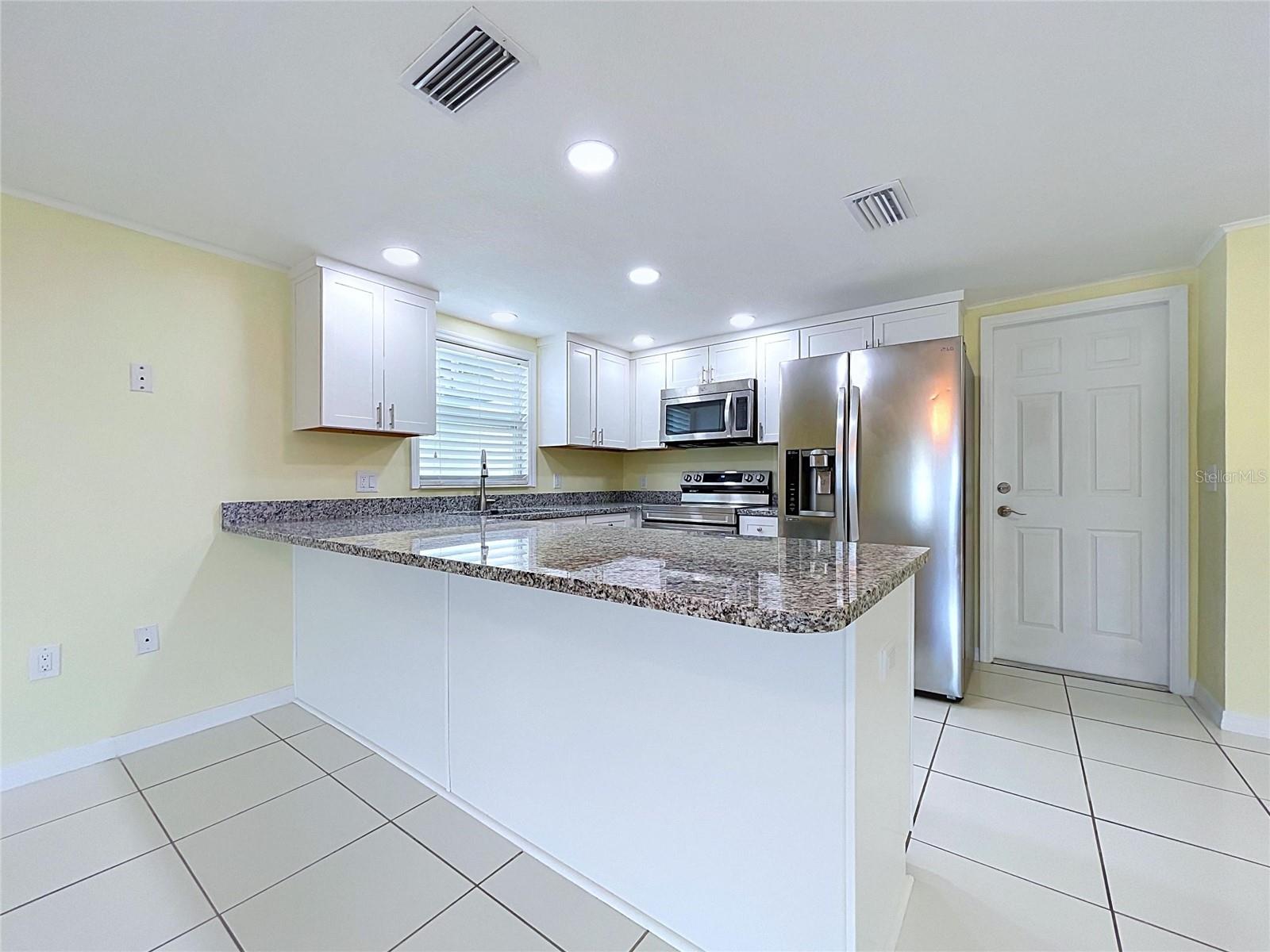 7401 ISLANDER LN — photo 38