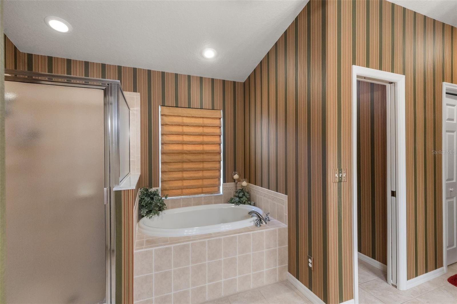 13813 SIGLER ST — photo 10