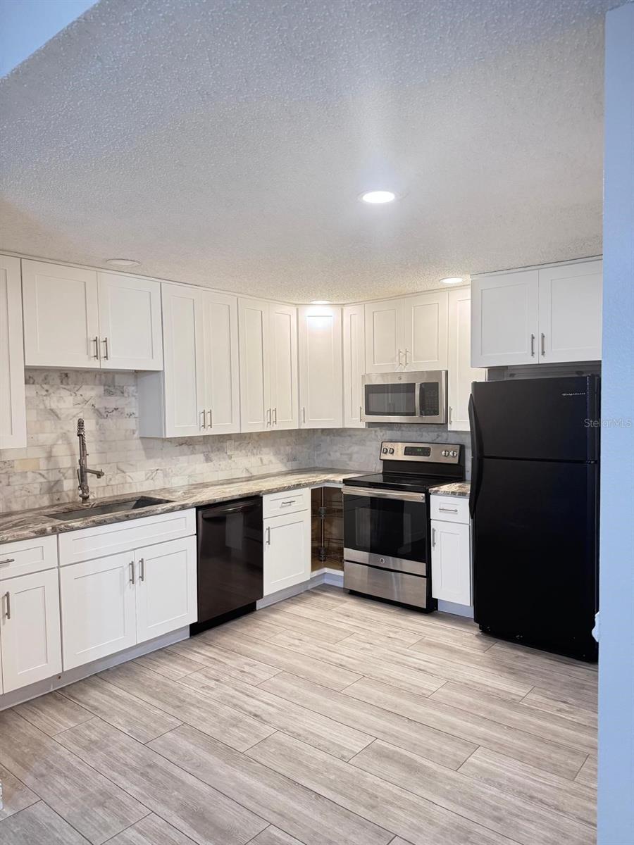 5555 BAYWATER DR — photo 5