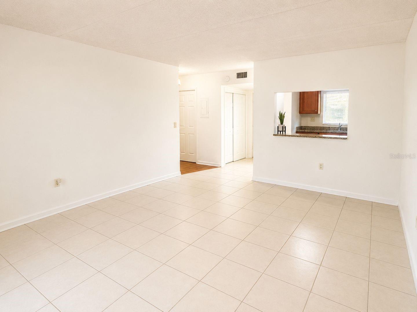 2812 SOMERSET PARK DR #105 — photo 4