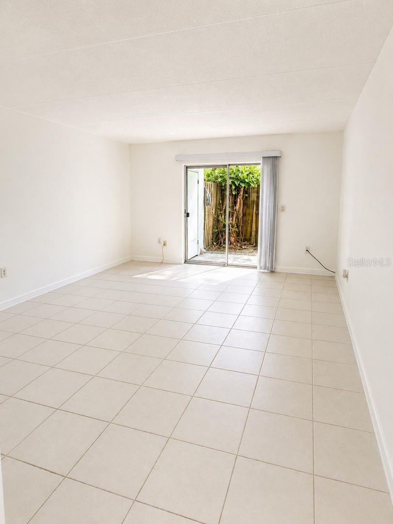 2812 SOMERSET PARK DR #105 — photo 3