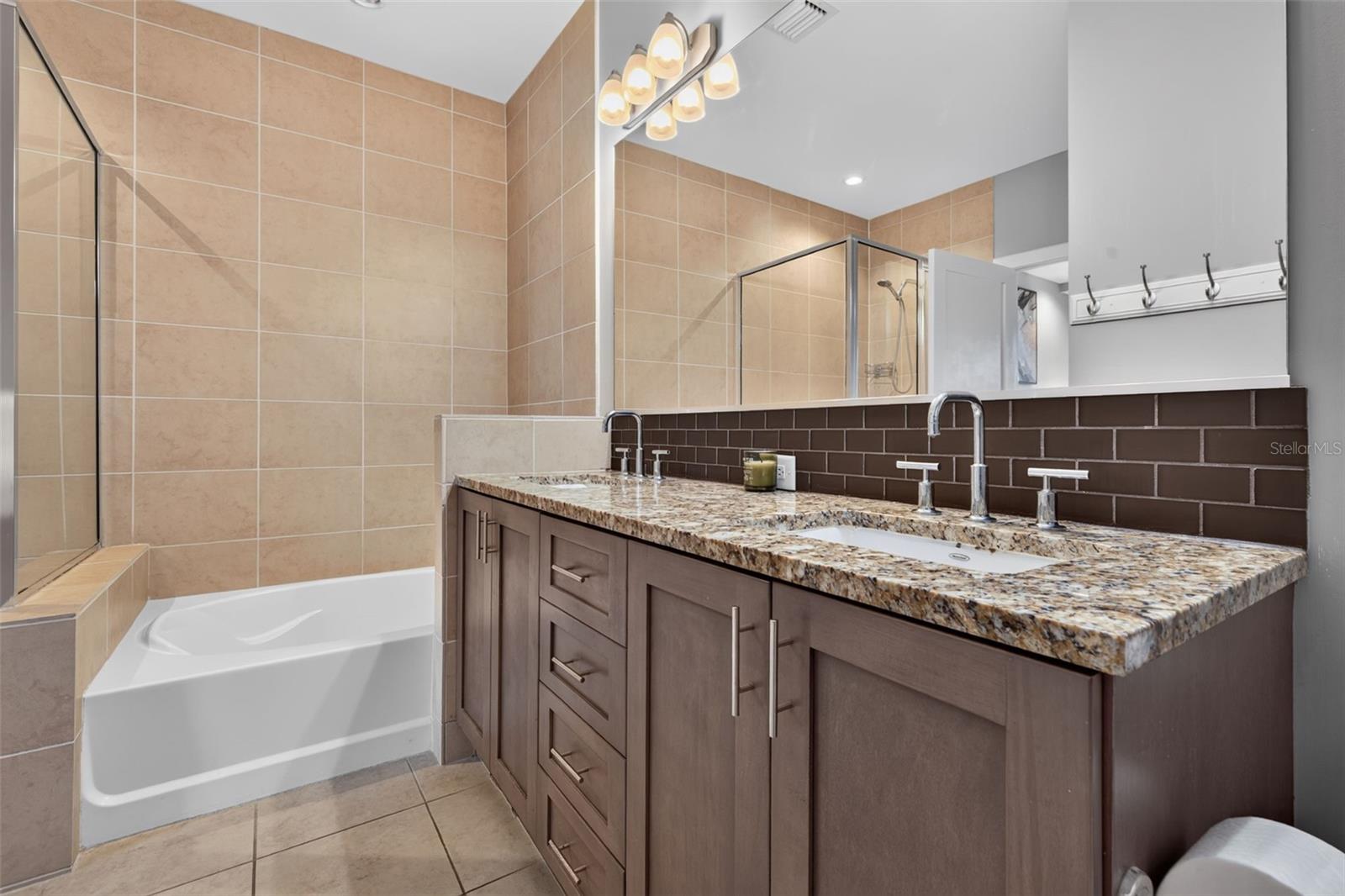 400 4TH AVE S #408 — photo 17