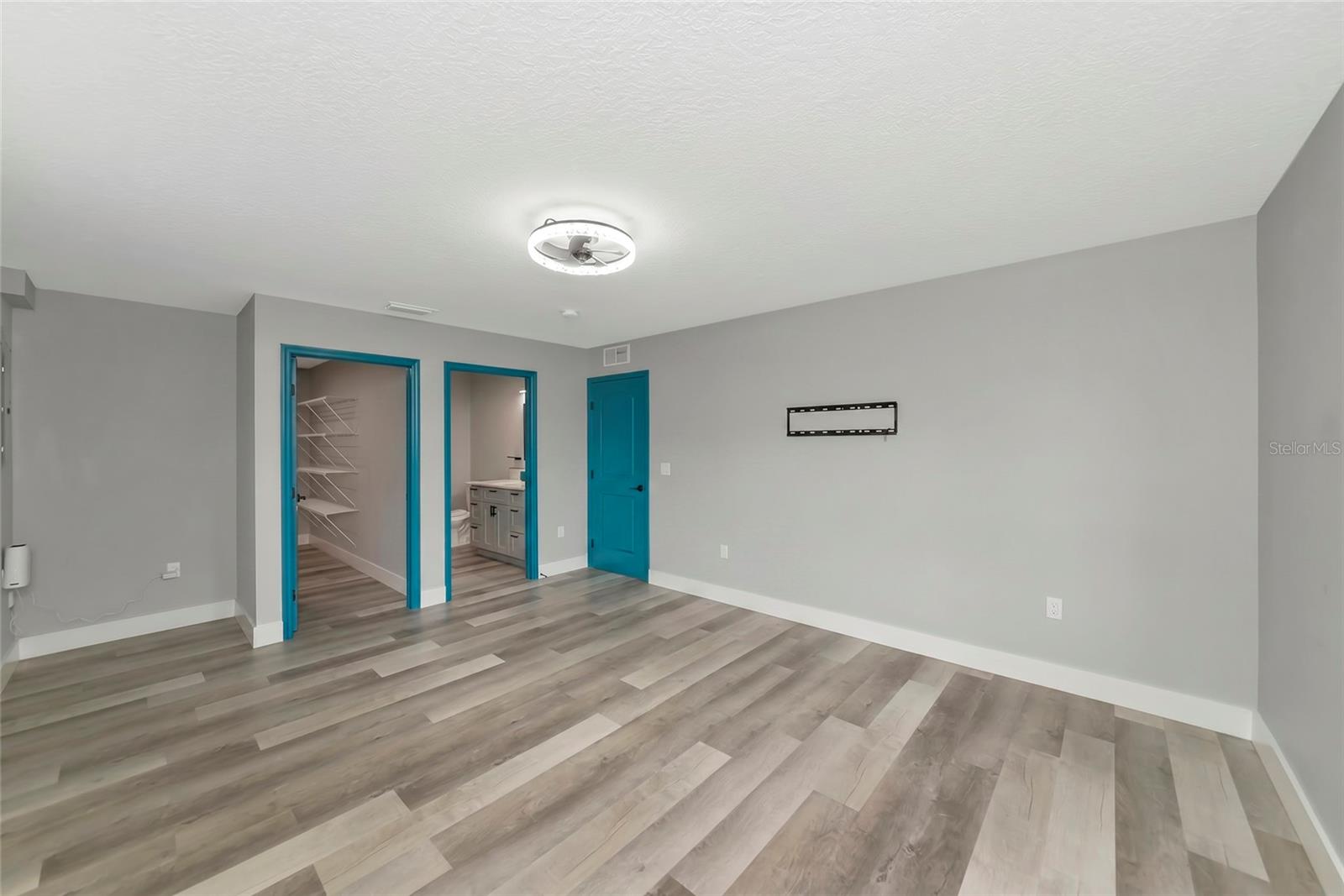 1458 E HALLMARK BLVD — photo 31
