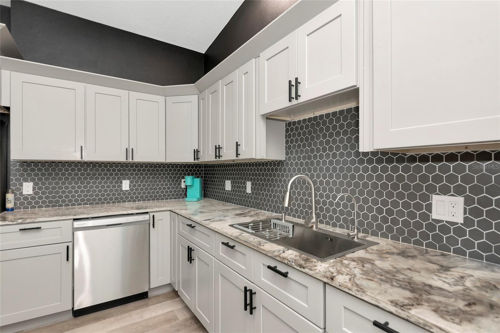 1458 E HALLMARK BLVD — photo 15